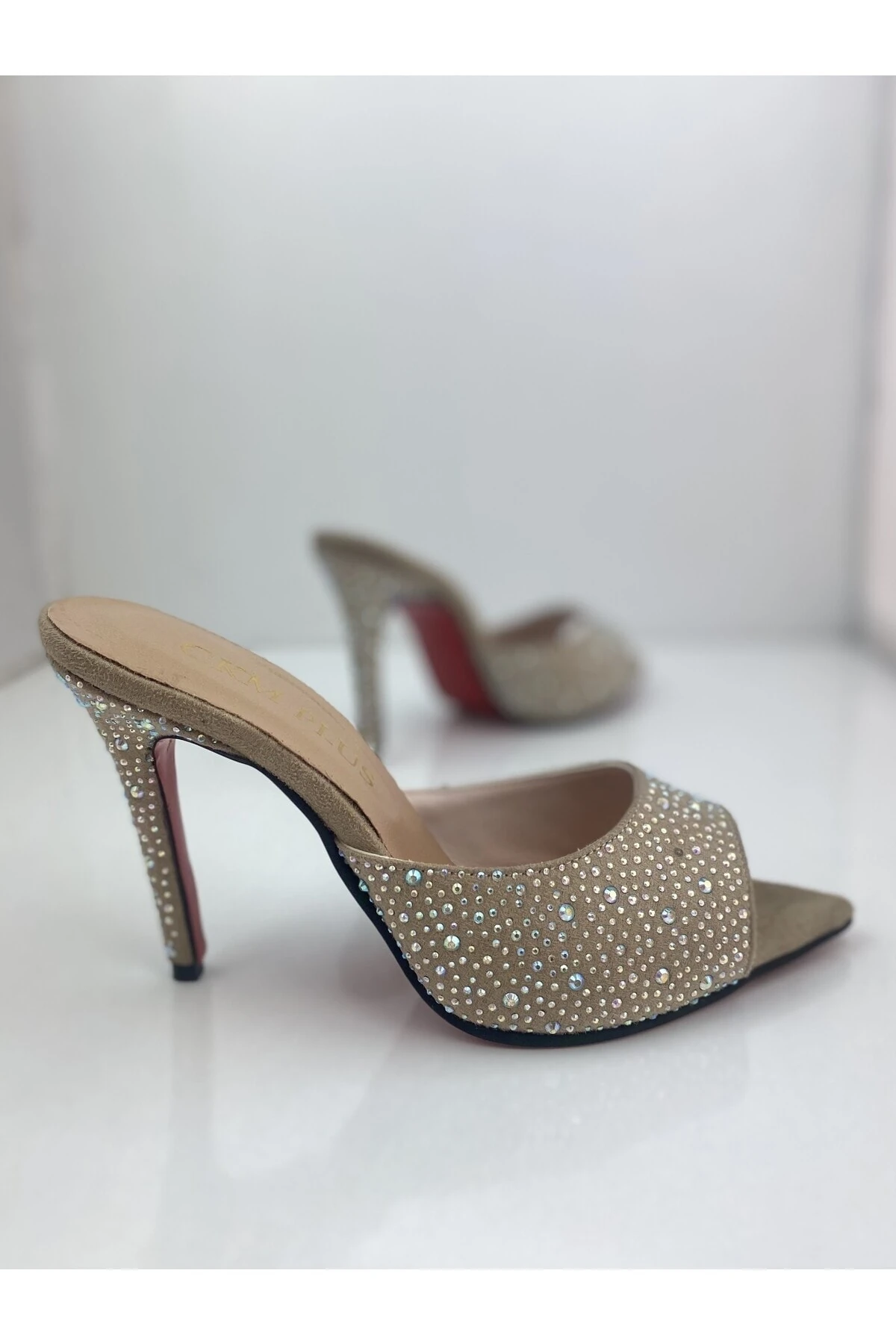 BEJ SÜET JANJAN TAŞLI KAPLAMA TOPUK AYNALI JÜRDAN TOPUKLU TERLİK
