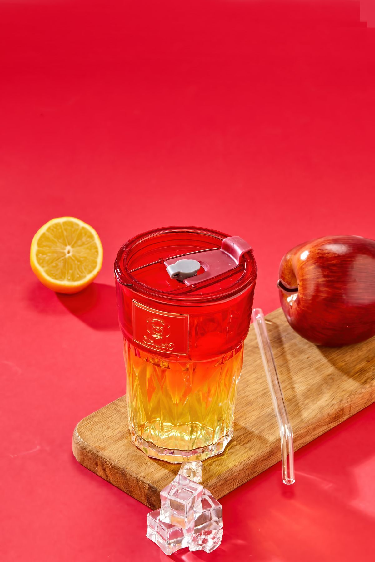 Premium Cam Bardak – Şerit Detaylı, Pipetli, Sızdırmaz Kapaklı / Kırmızı Kapaklı