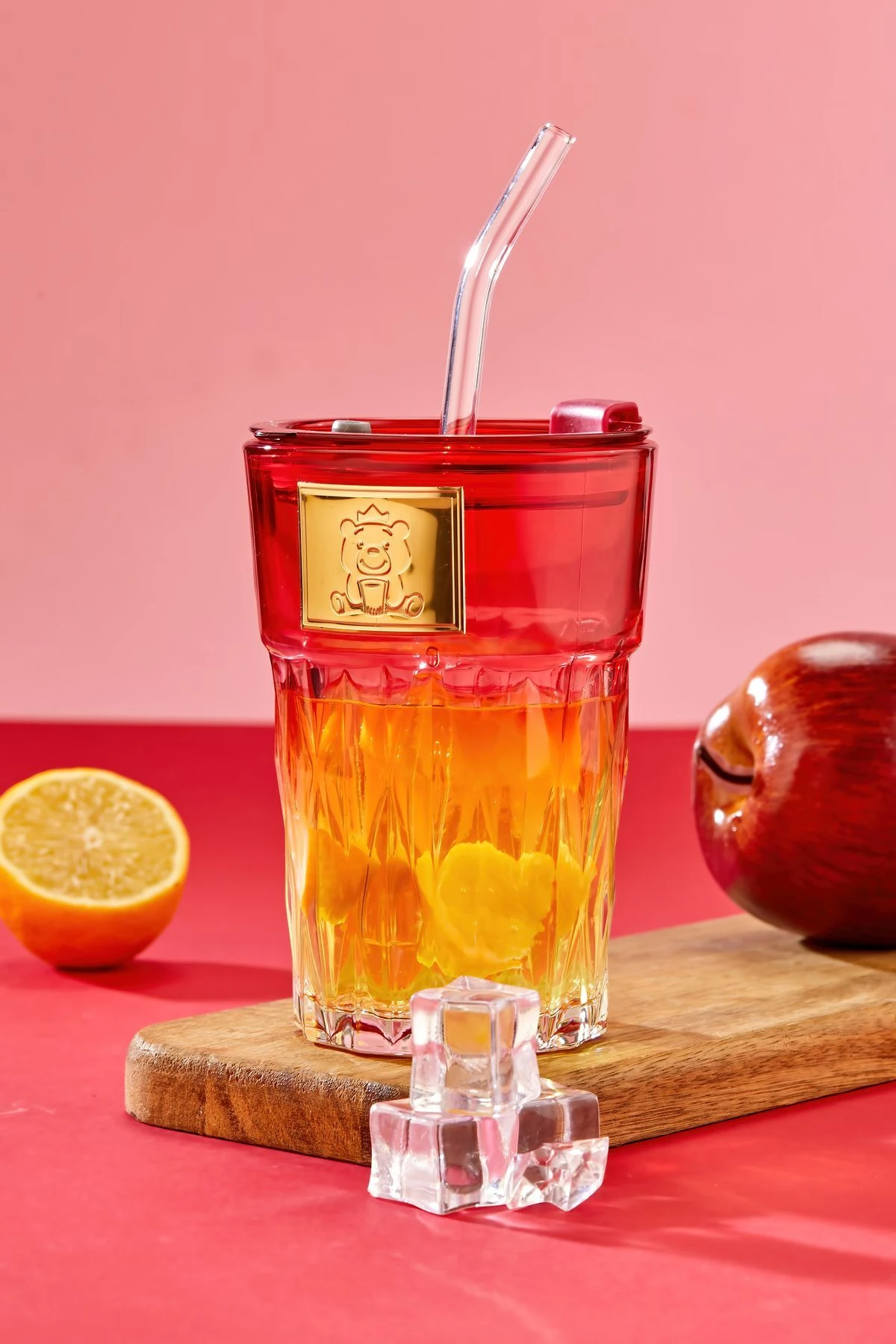 Premium Cam Bardak – Şerit Detaylı, Pipetli, Sızdırmaz Kapaklı / Kırmızı Kapaklı