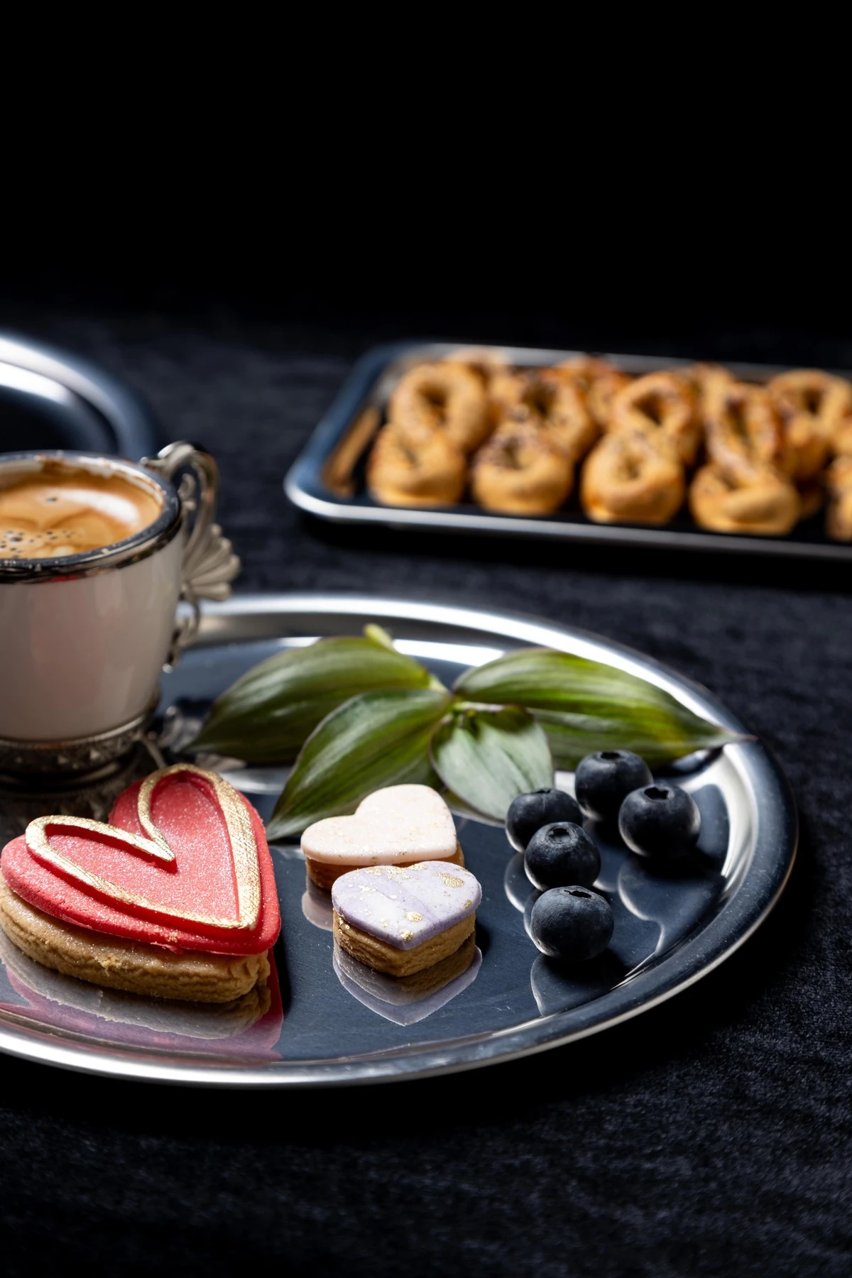 6'LI ÇELİK 23 CM YUVARLAK ÇAY,KAHVE,PASTA DEKORATİF SERVİS TEPSİSİ