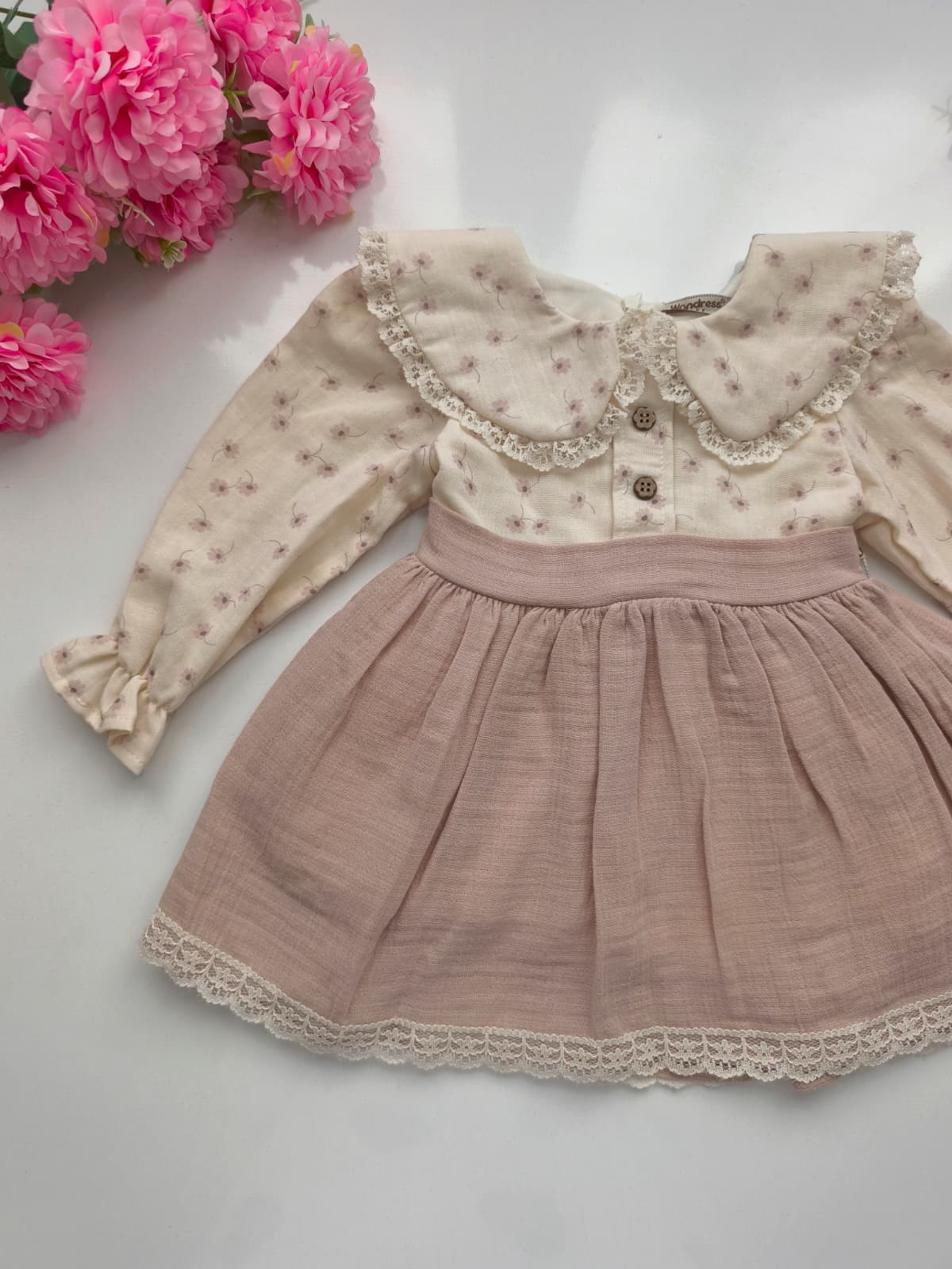 %100 PAMUK DANTELİ ZARİF BEBE YAKA DETAYLI KIZ BEBEK ELBİSE ( ETEĞİ GÜLKURUSU )
