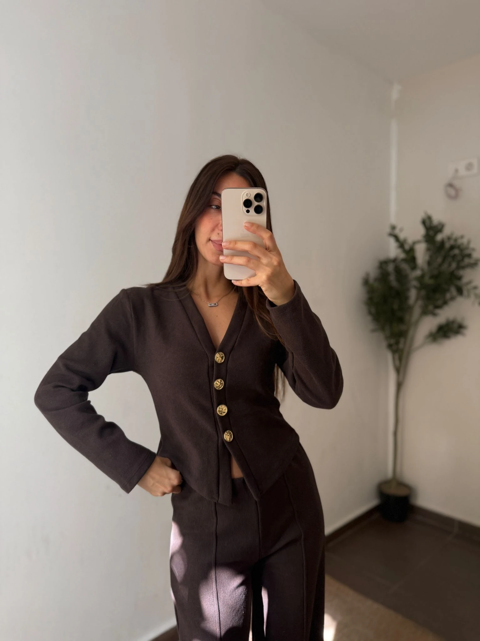 DÜĞMELİ DETAYLI TRİKO TAKIM - Kahve