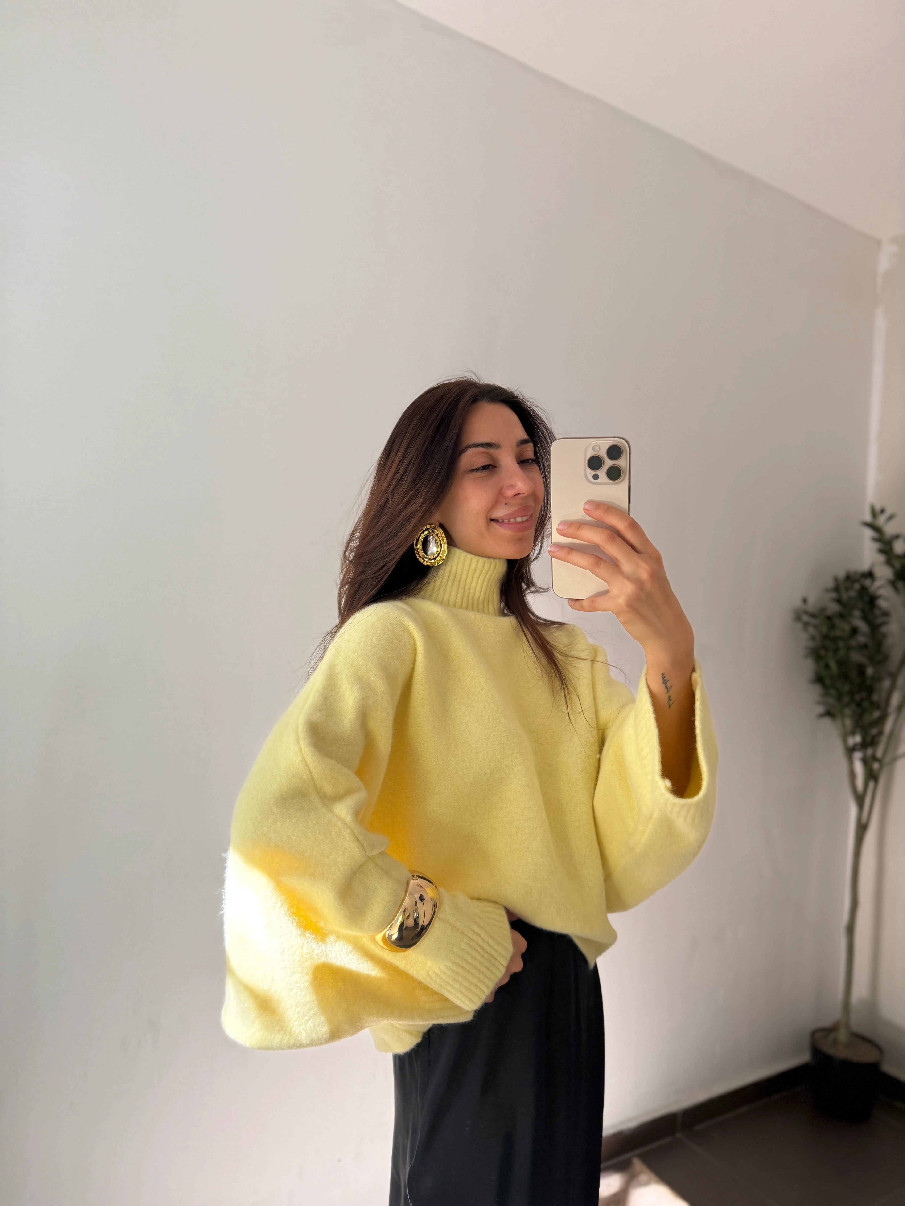 SARI BOĞAZLI YUMOŞ KAZAK