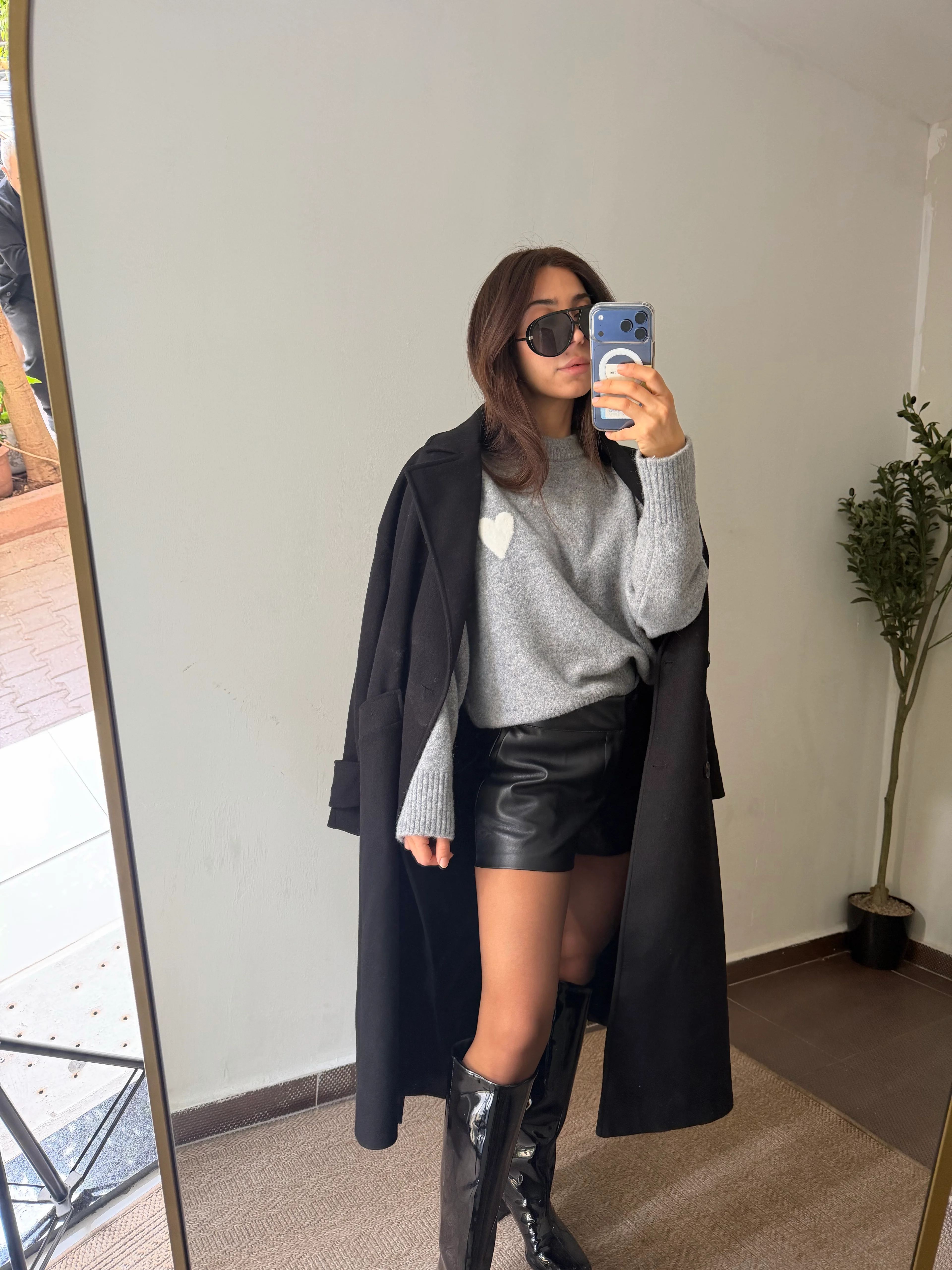 DERİ ARKA CEP DETAYLI KISA ŞORT