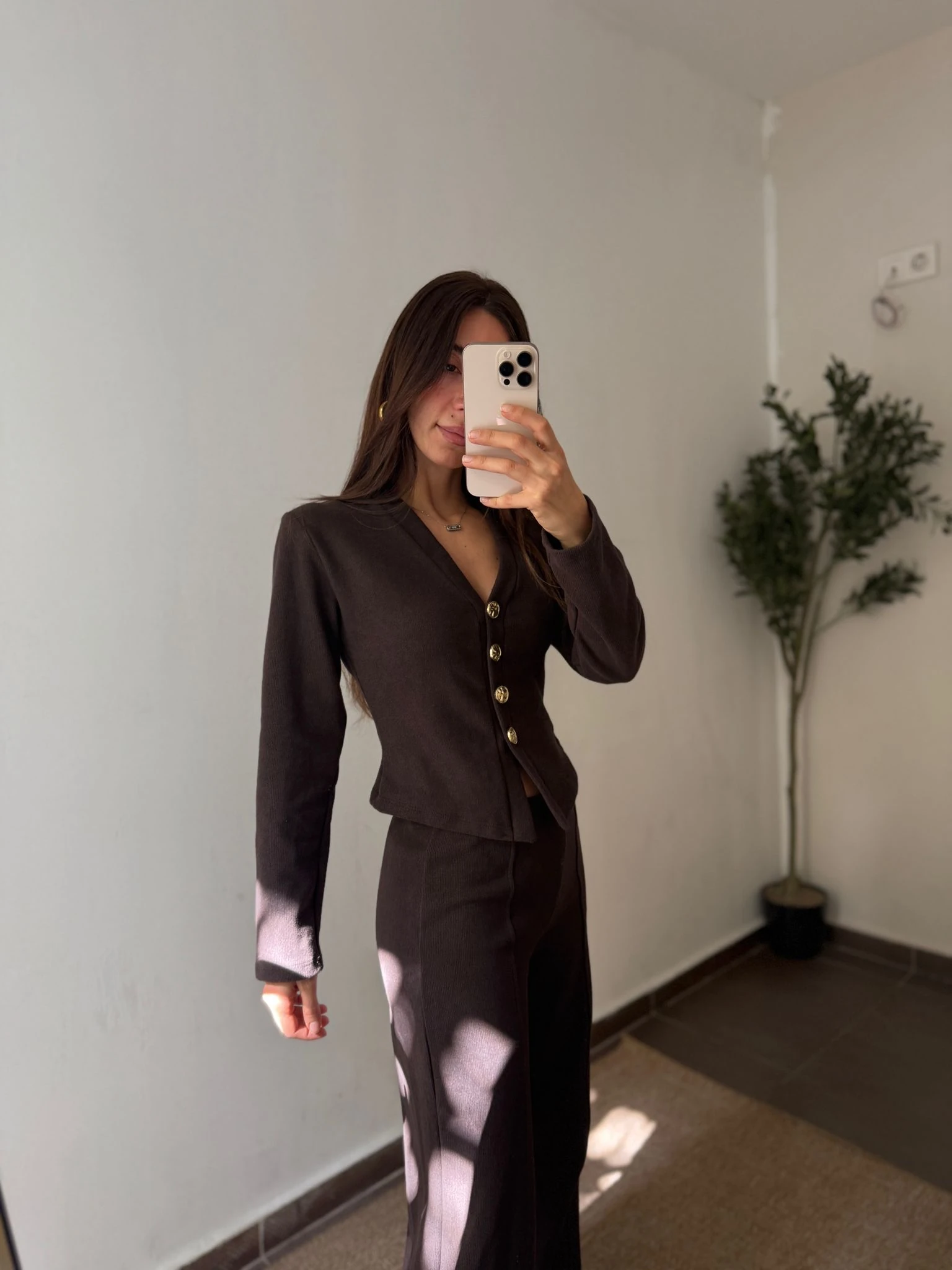 DÜĞMELİ DETAYLI TRİKO TAKIM - Kahve