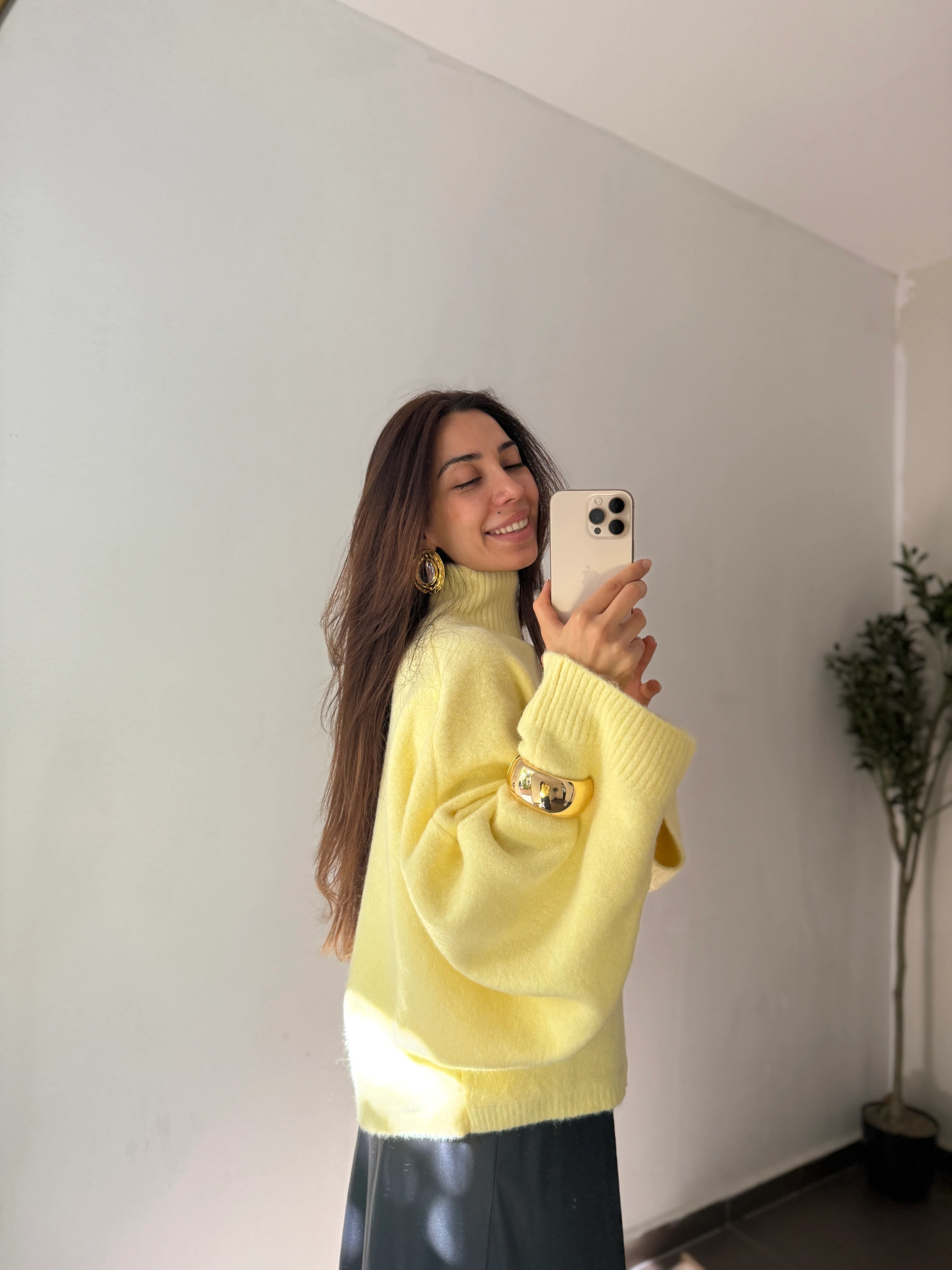 SARI BOĞAZLI YUMOŞ KAZAK