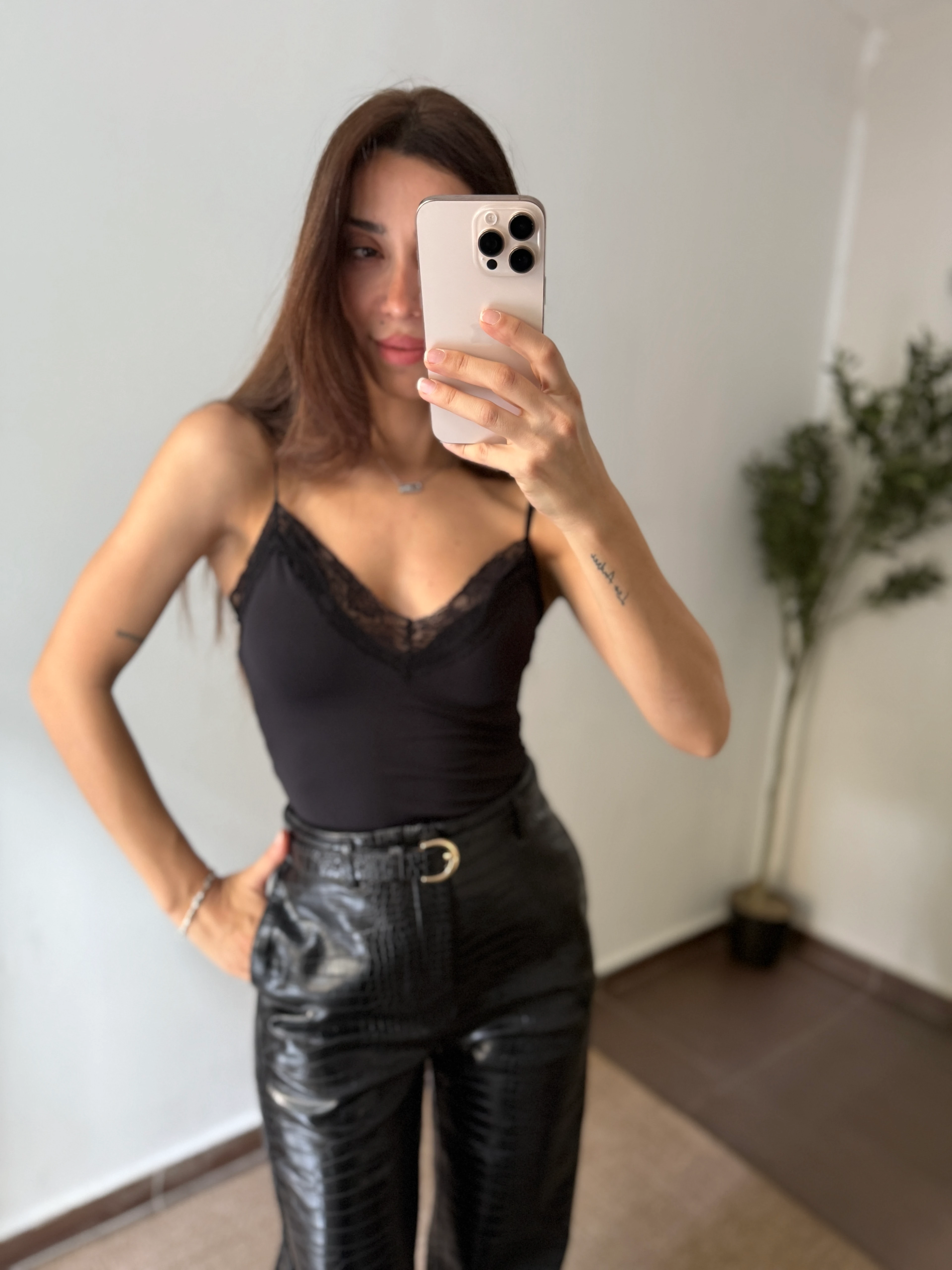 DANTEL DETAYLI BODYSUİT