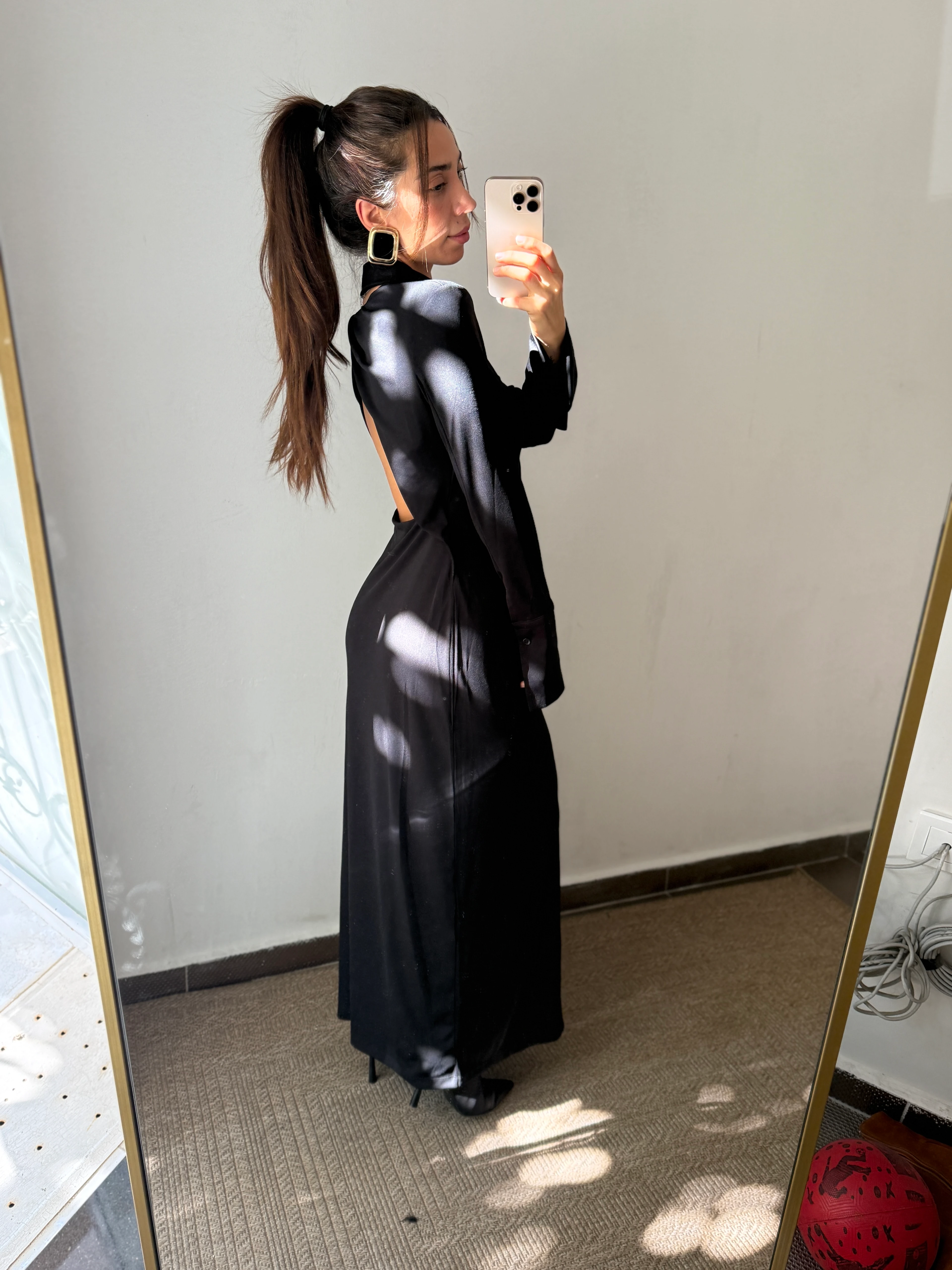 SIRT DEKOLTELİ ELBİSE