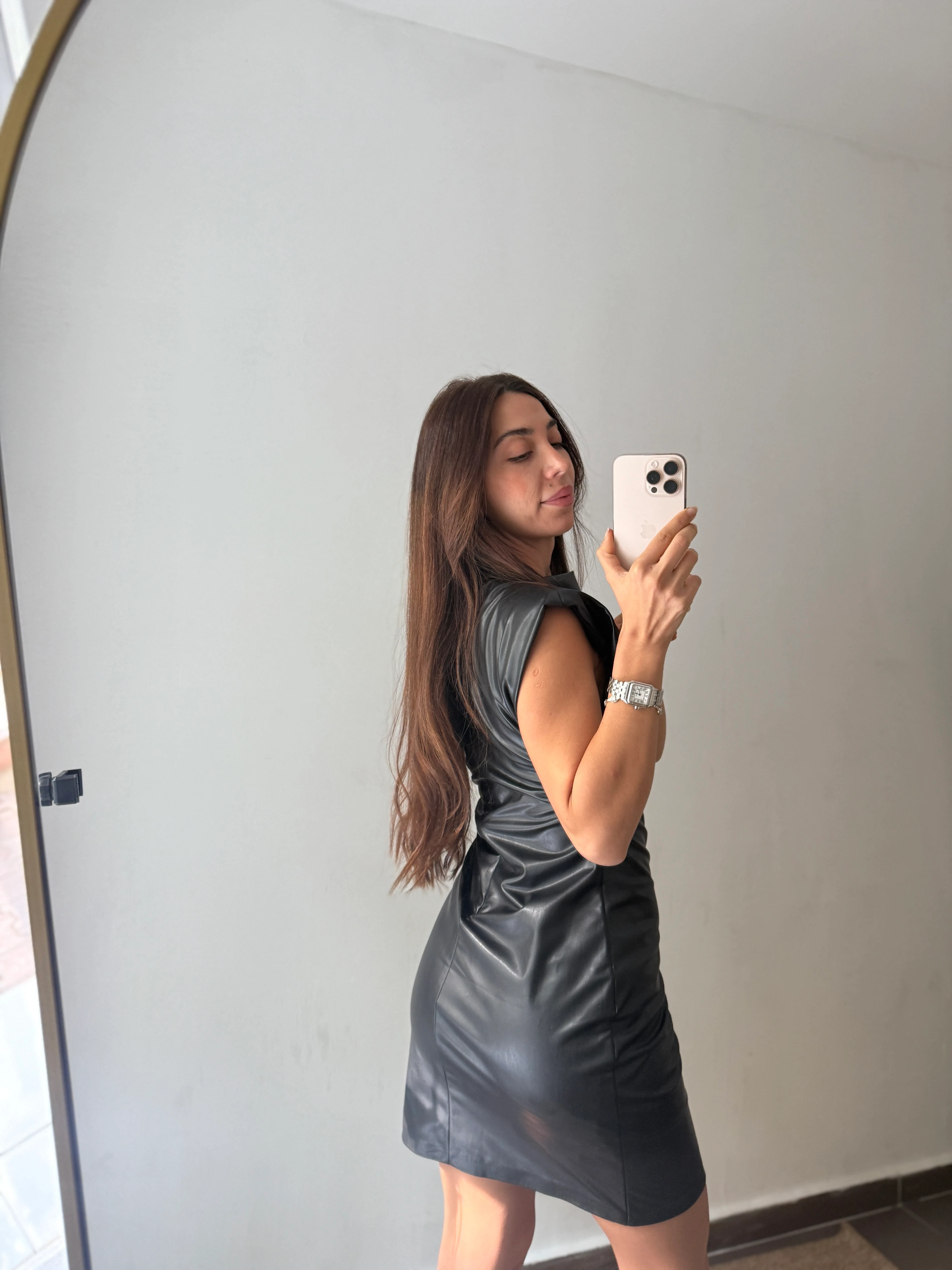 DERİ VATKAALI ELBİSE