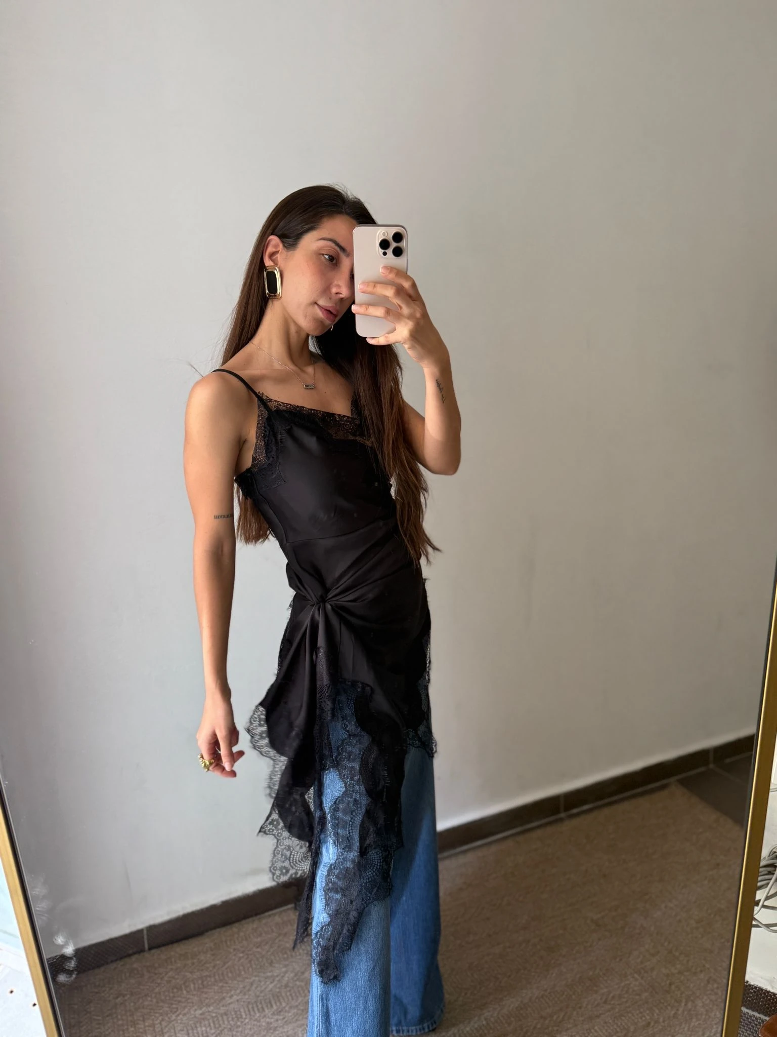 DANTEL DETAY ELBİSE