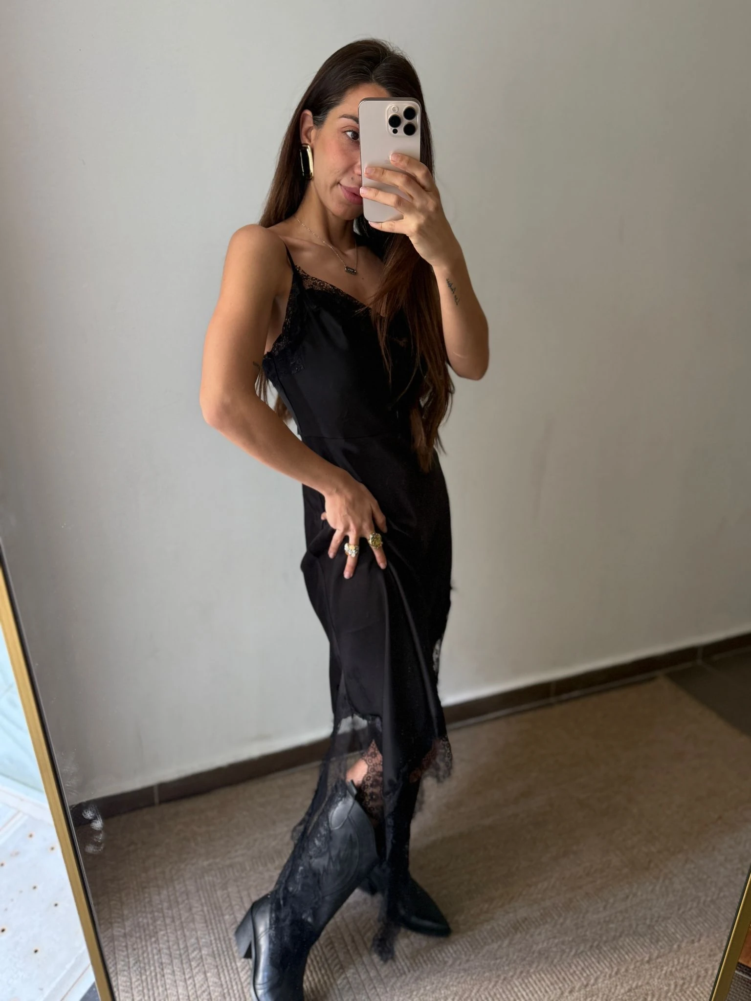 DANTEL DETAY ELBİSE