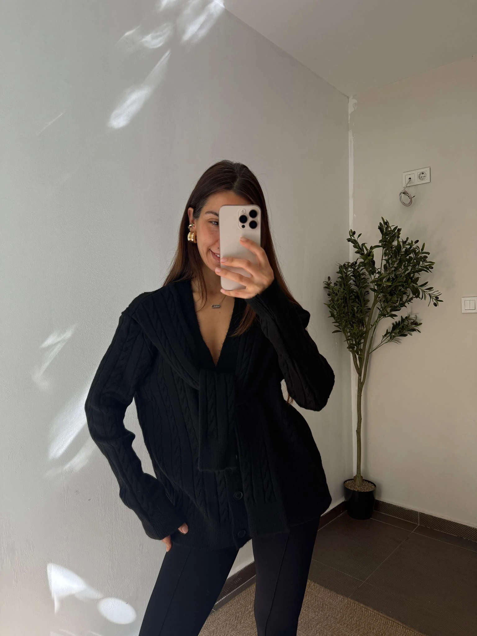 ŞAL DETAYLI TRİKO HIRKA - Siyah