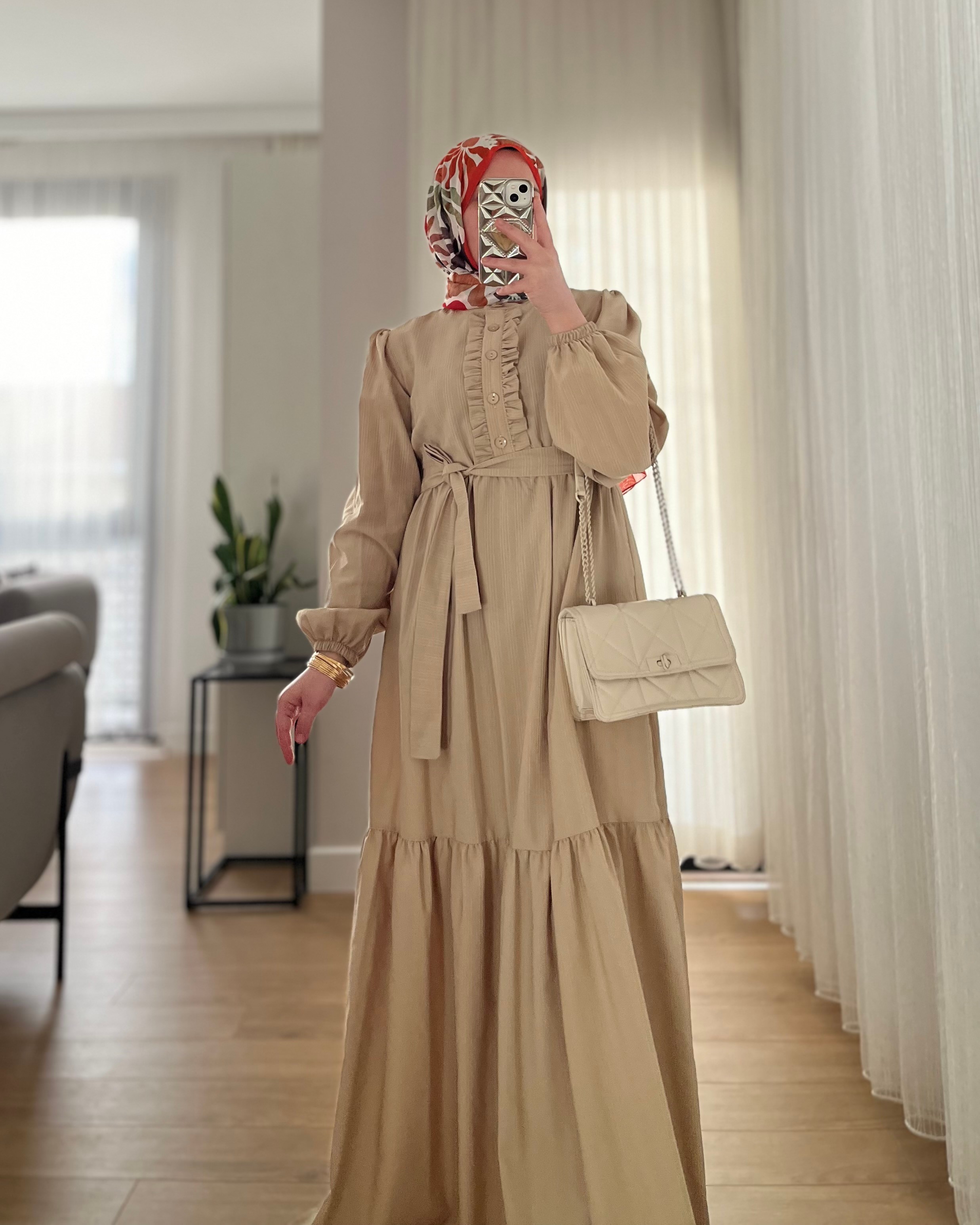 Önü Detaylı Katlı Elbise