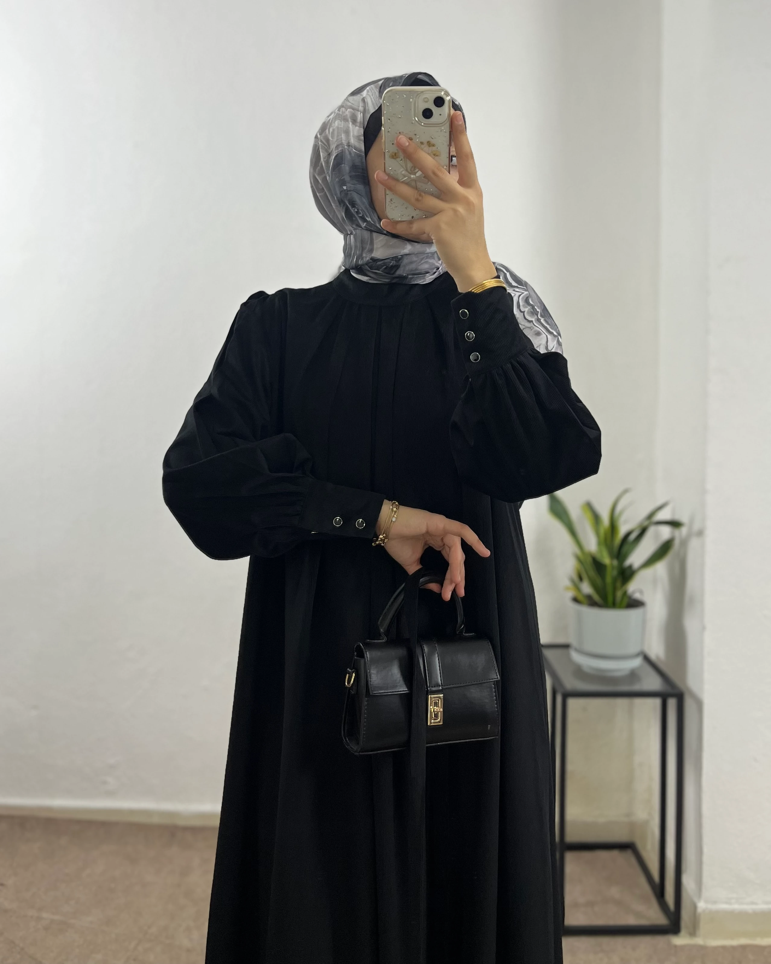 Büzgü Yaka Kadife Elbise