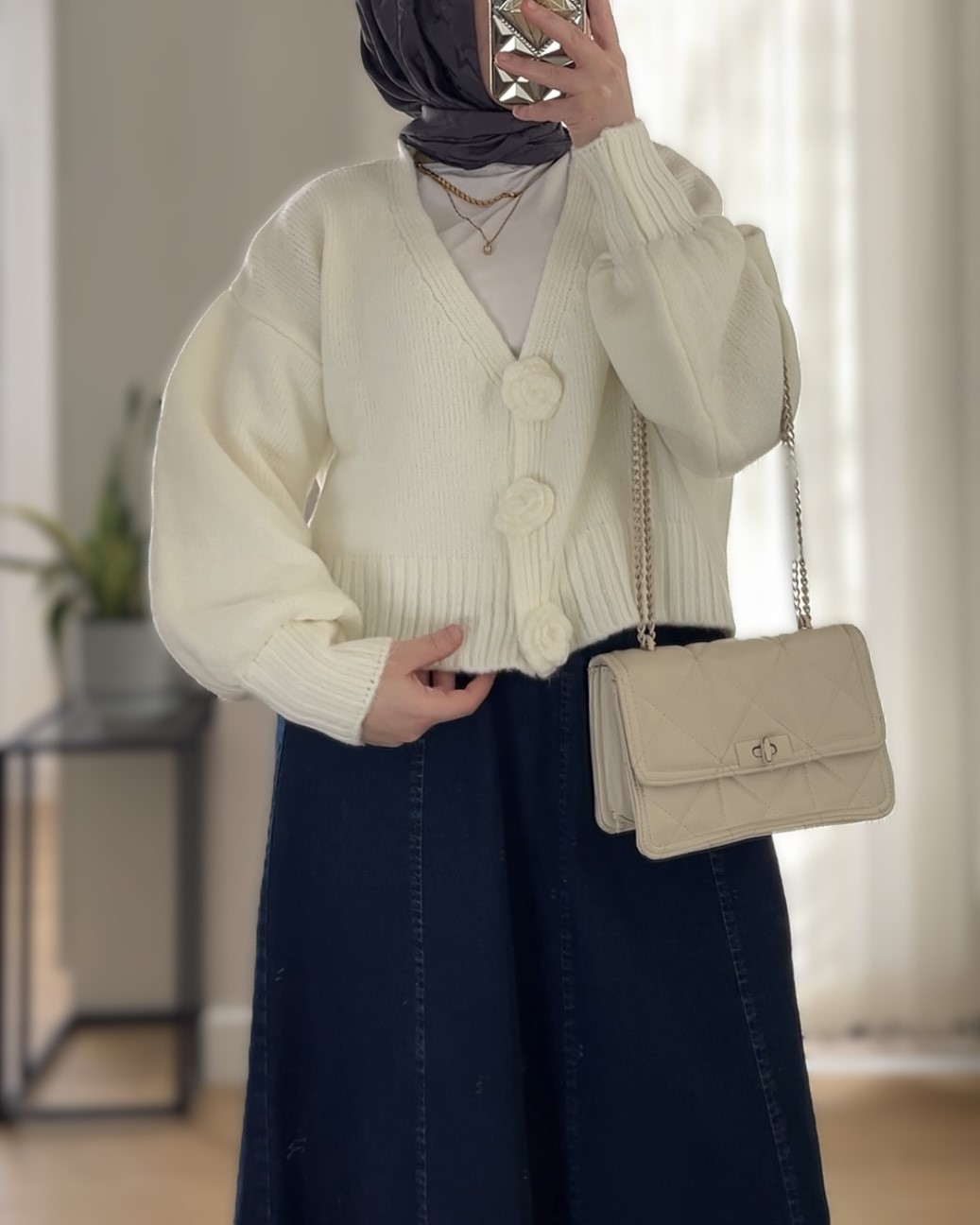 Gül Düğmeli Hırka
