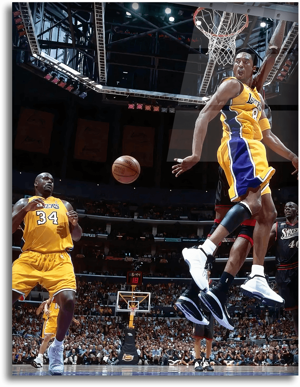 Kobe & Shaq No Look Pass