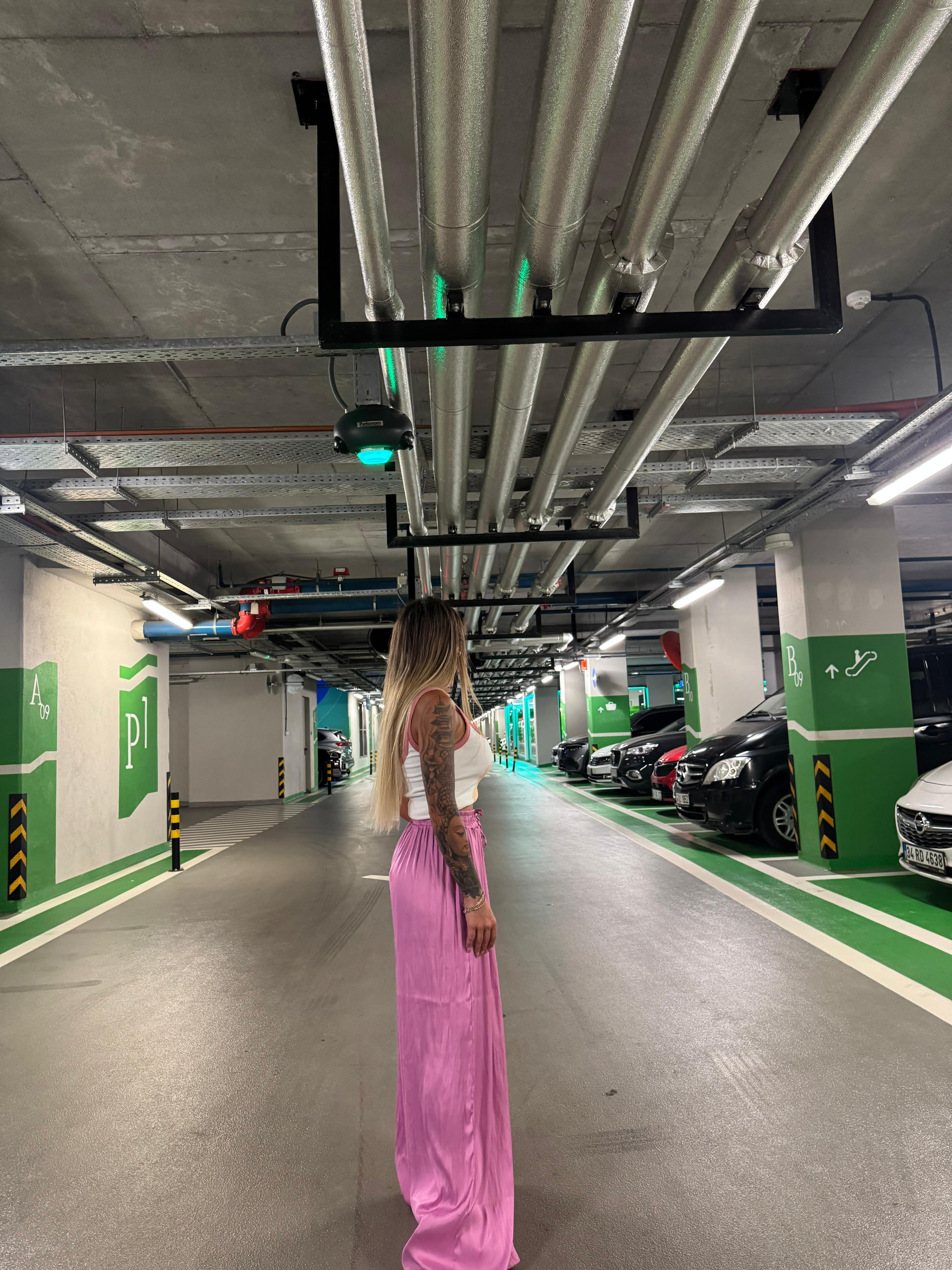 Kar Pileli Bol Paça Saten Pantolon - Pembe