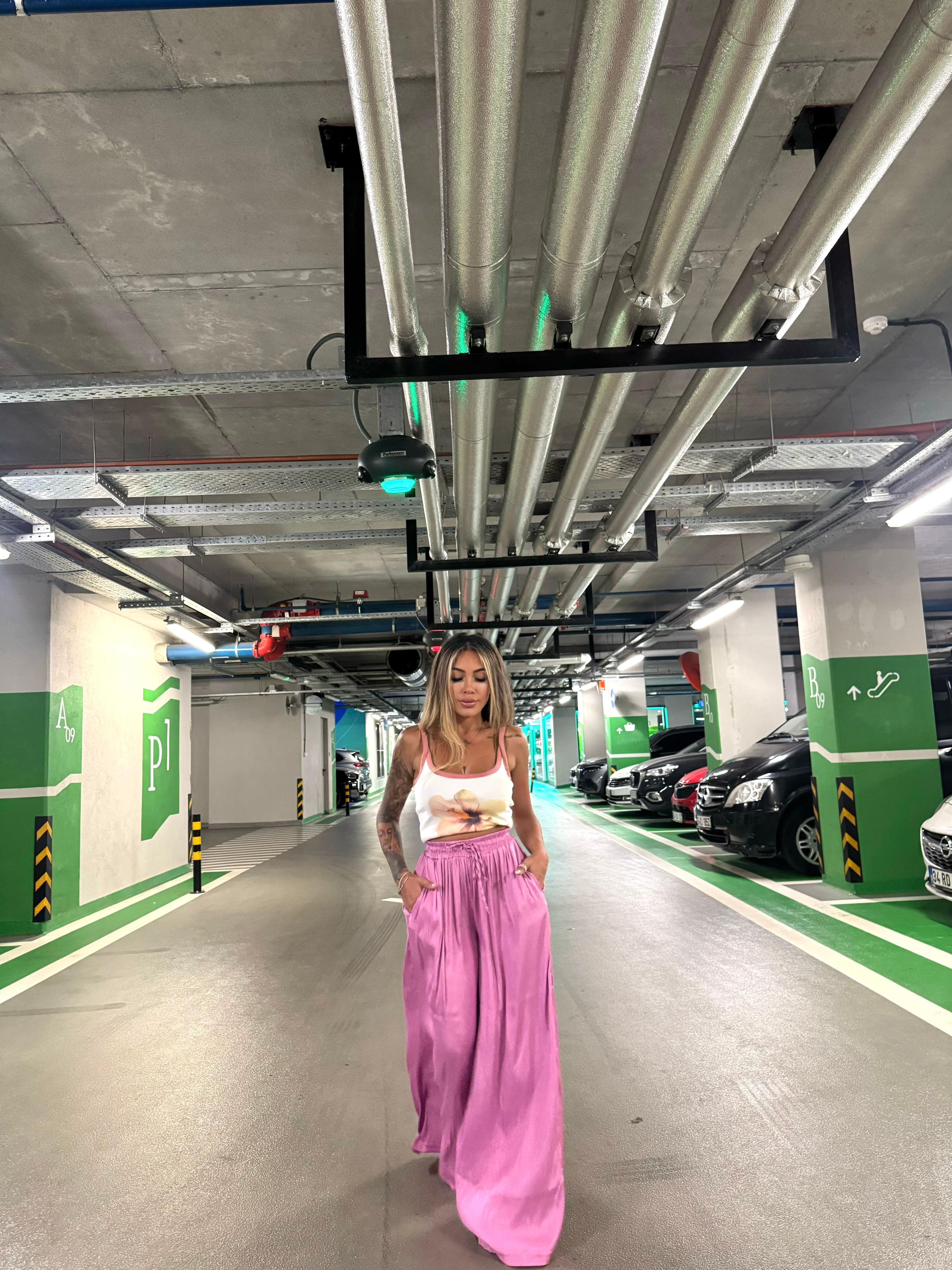 Kar Pileli Bol Paça Saten Pantolon - Pembe