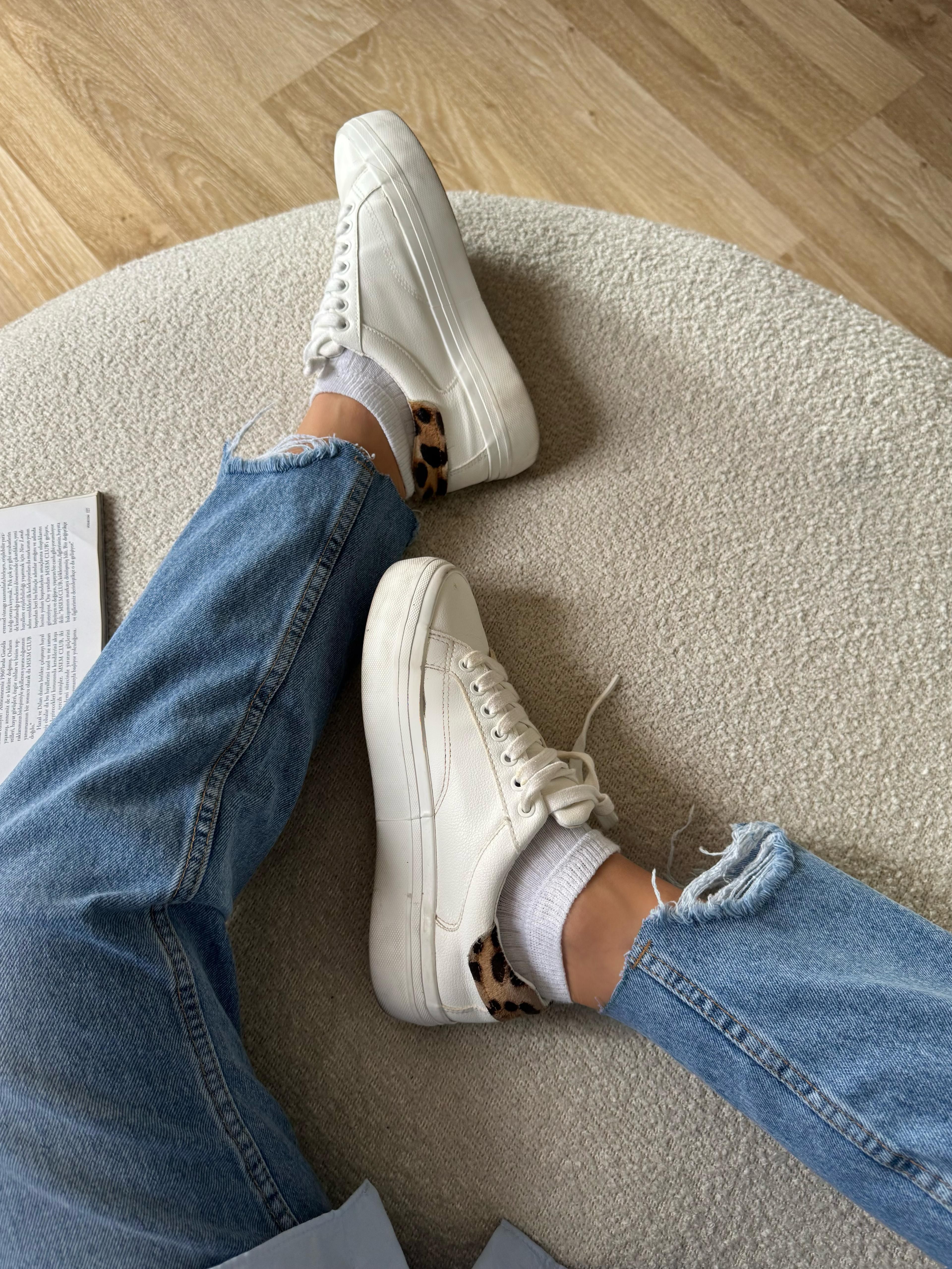 Paçası Yırtık Mom Jeans