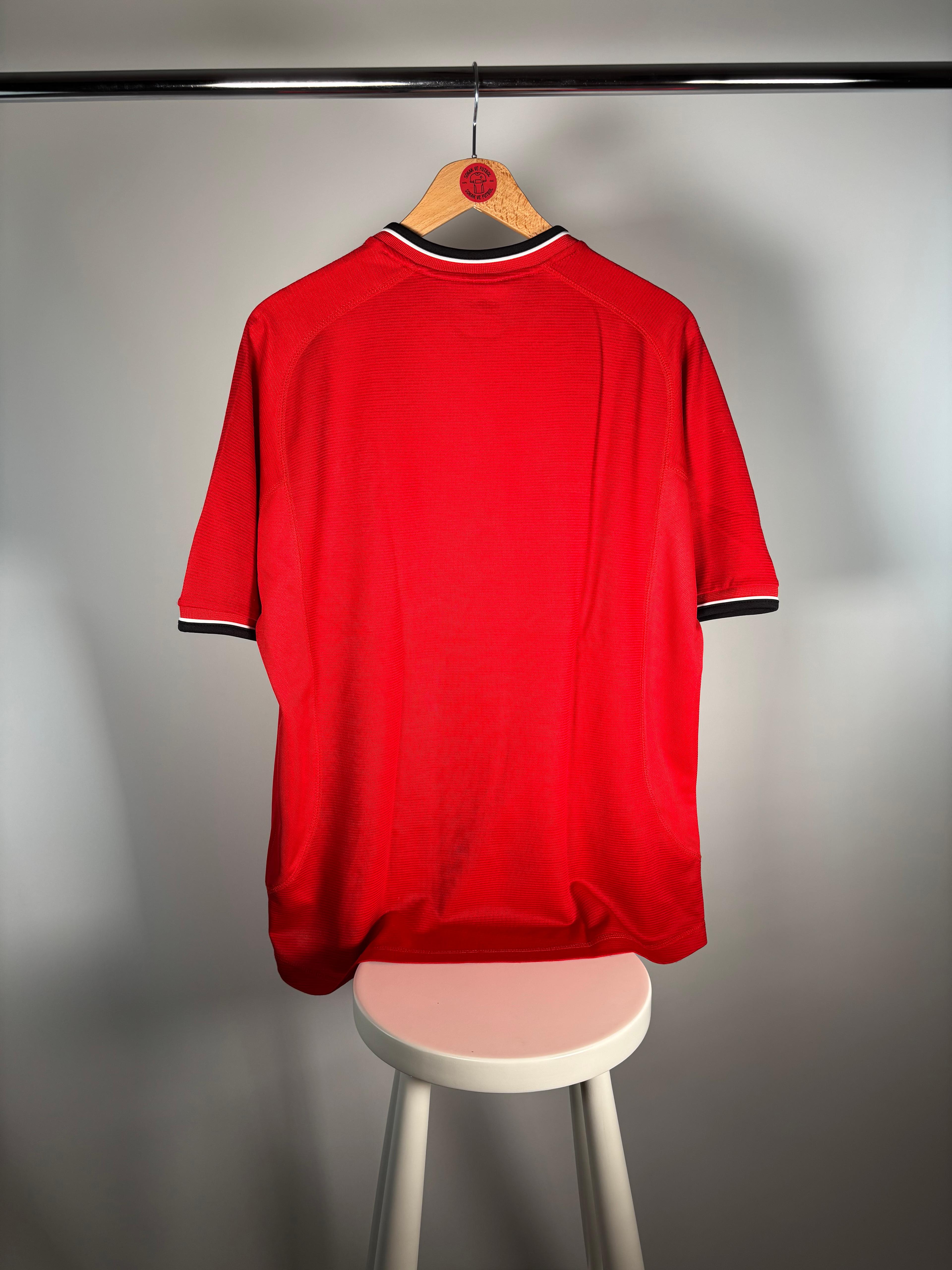 MANCHESTER UNITED 2000/2002 İÇ SAHA - MEDIUM 