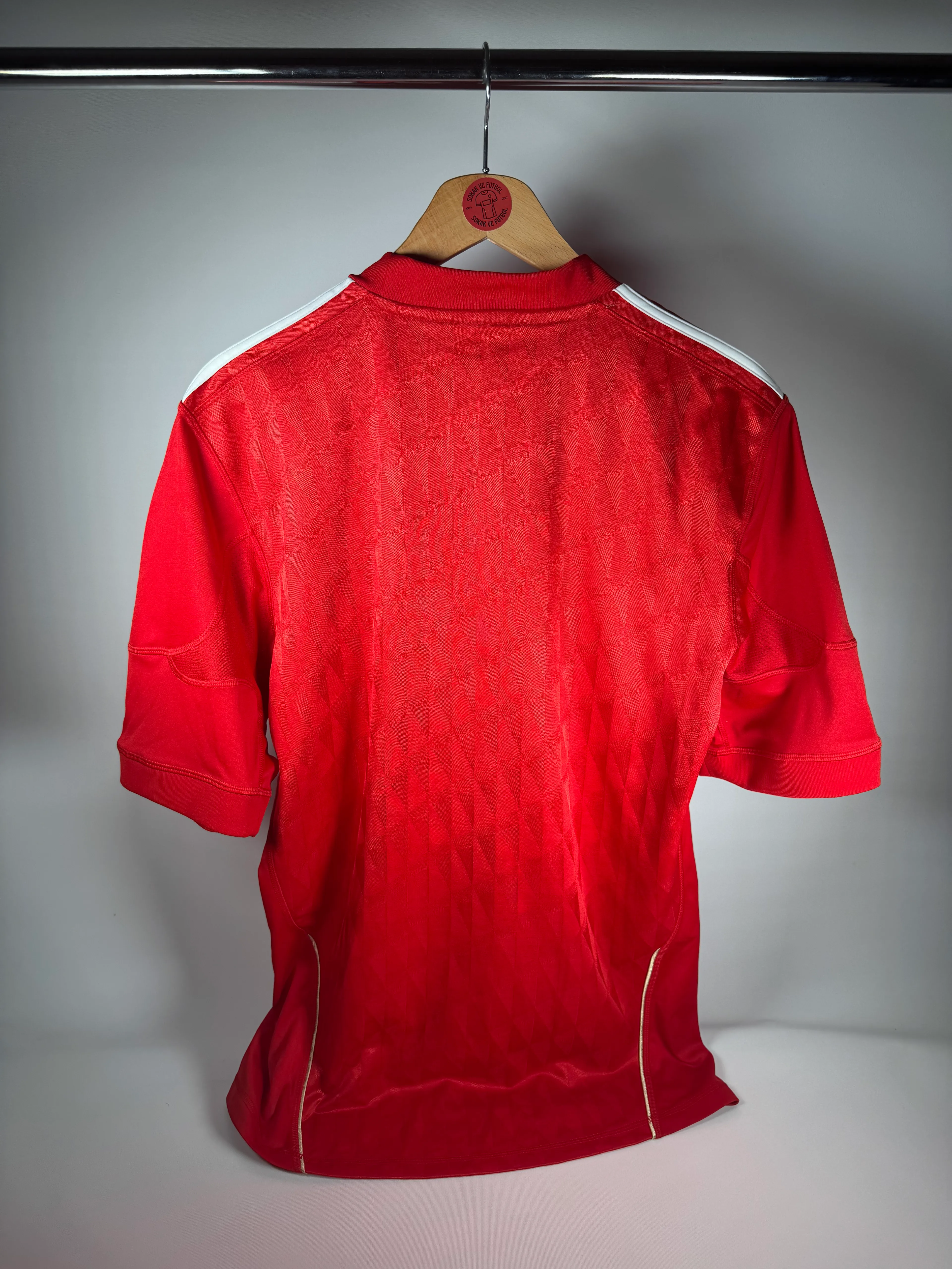 LIVERPOOL 2010-2012 İÇ SAHA - MEDIUM