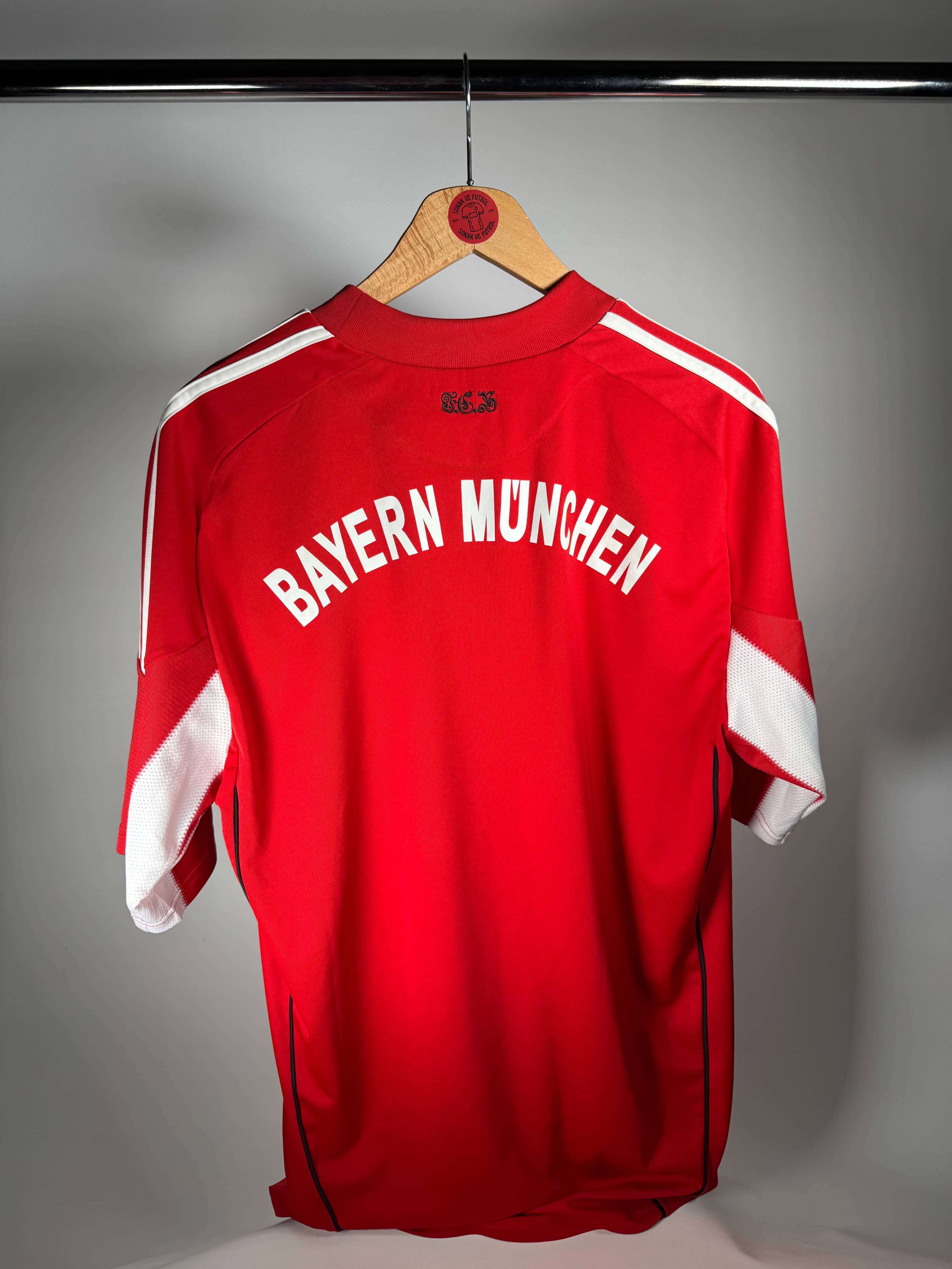 BAYERN MÜNİH 2010 İÇ SAHA - LARGE