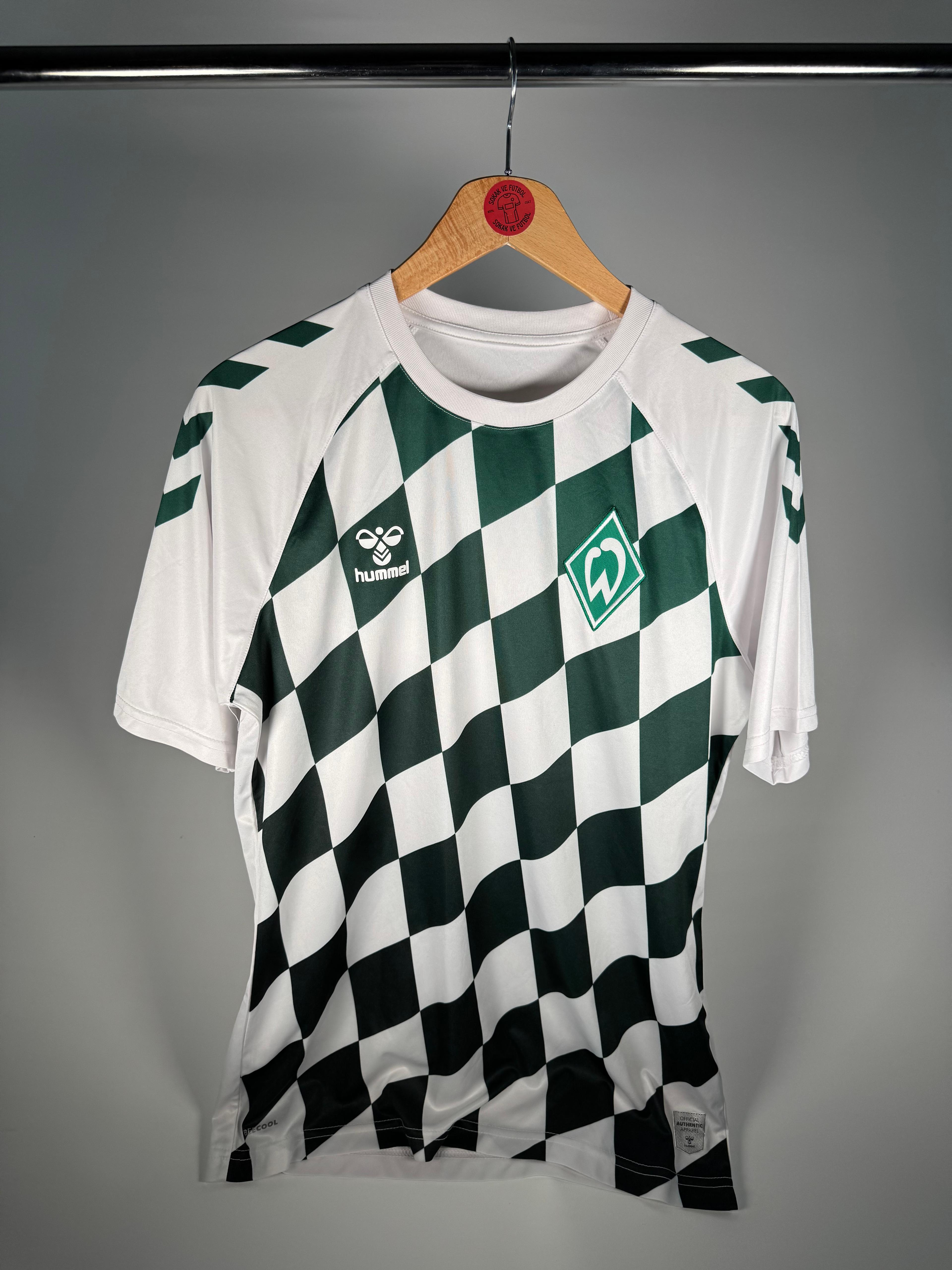 WERDER BREMEN ANTRENMAN FORMASI - MEDIUM 