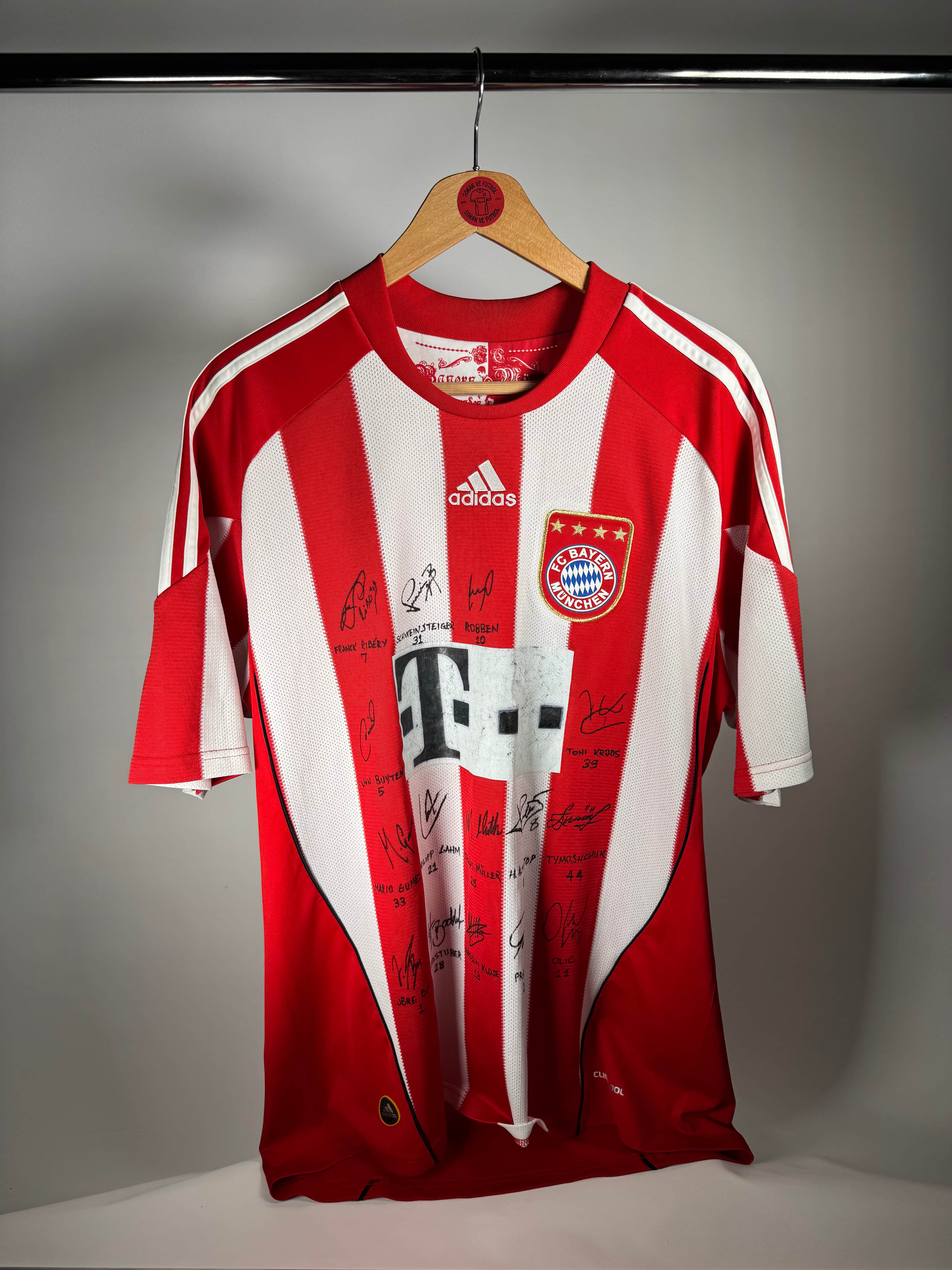BAYERN MÜNİH 2010 İÇ SAHA - LARGE