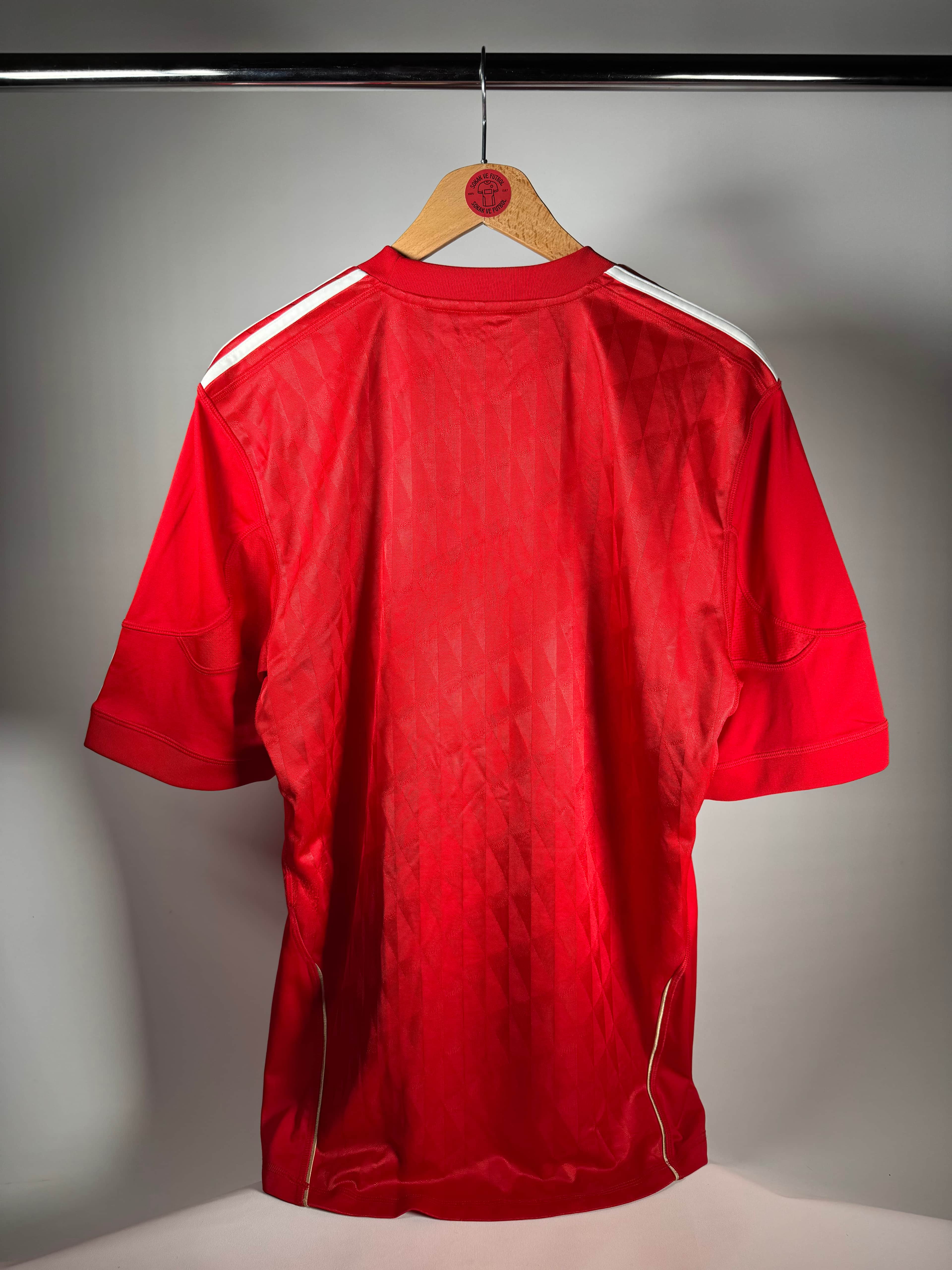 LIVERPOOL FC 2010-2012 İÇ SAHA - LARGE 