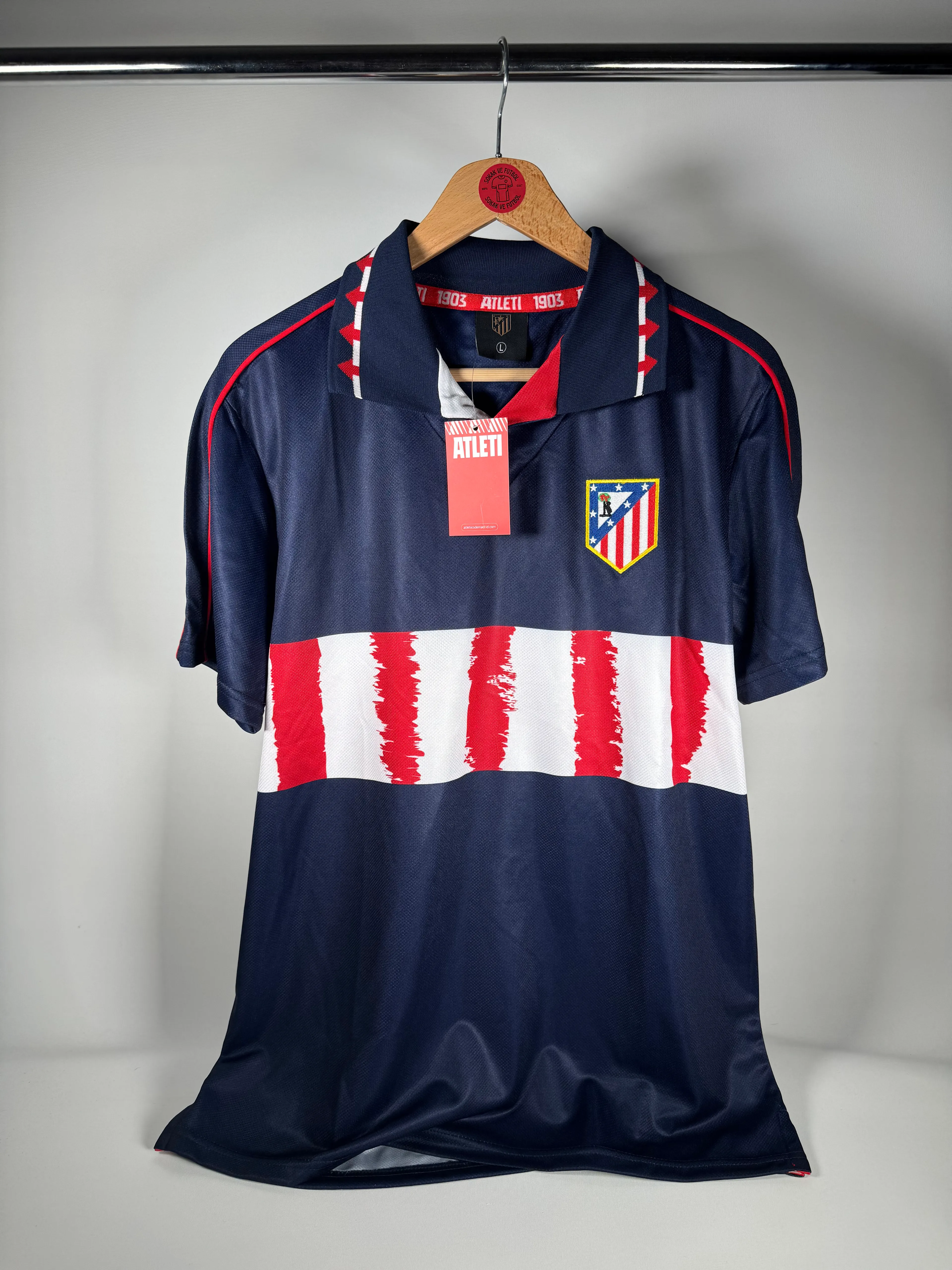 #12 ATLETICO DE MADRID POLO YAKA T-SHIRT - LARGE/X LARGE