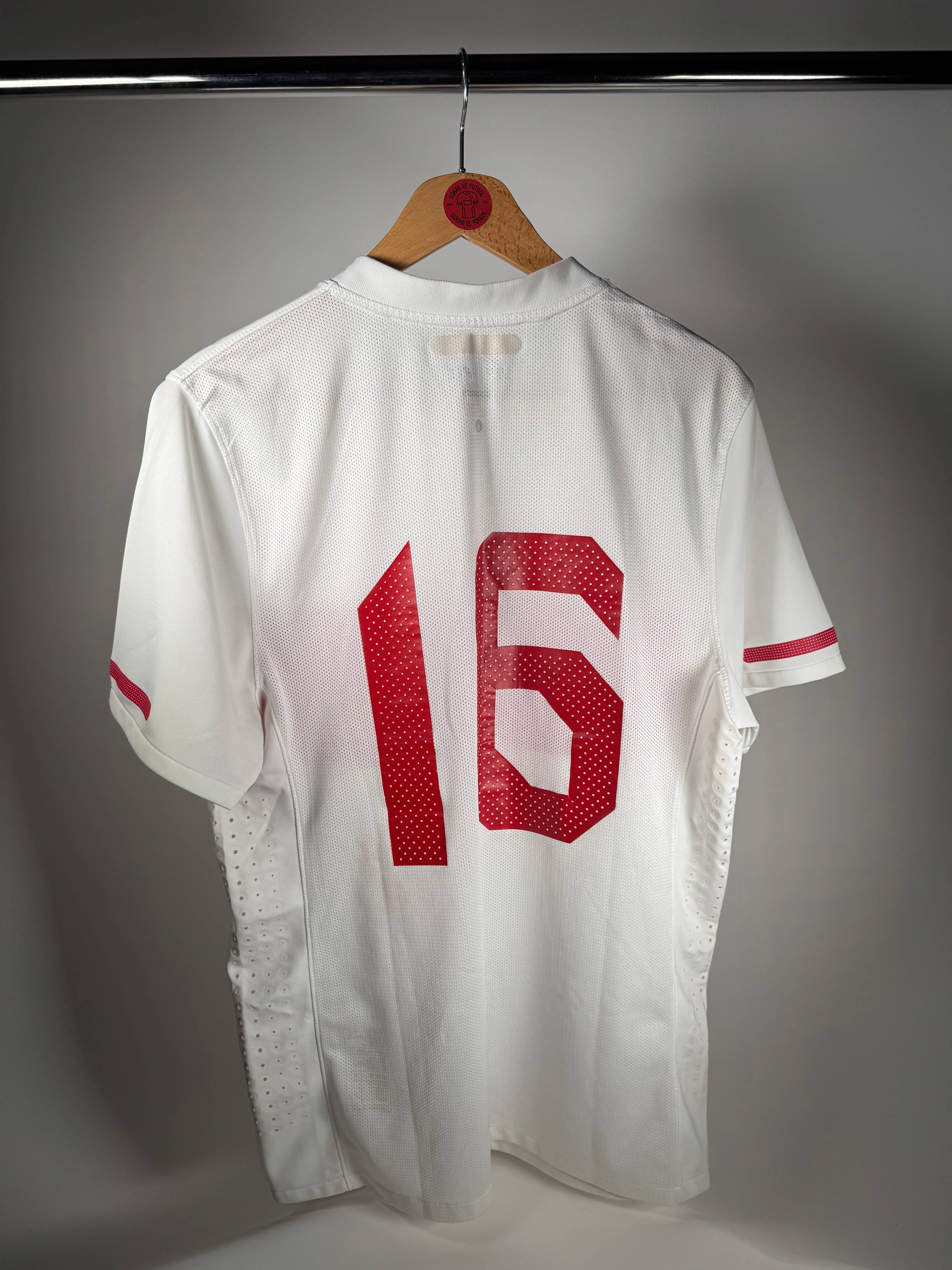 #16 TÜRKİYE A MİLLİ TAKIM 2010 DIŞ SAHA - LARGE 