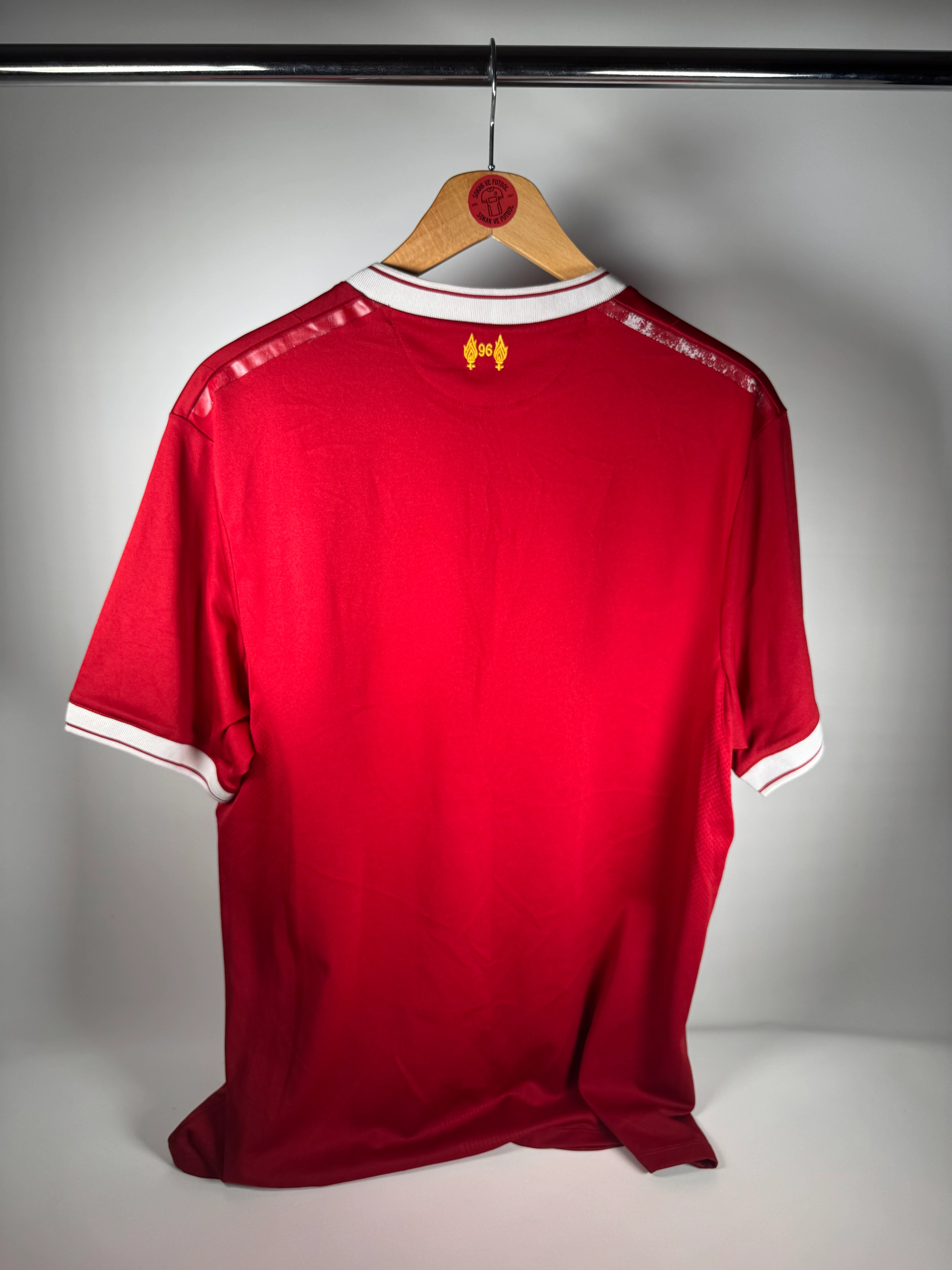 LIVERPOOL FC 2017-2018 İÇ SAHA - LARGE