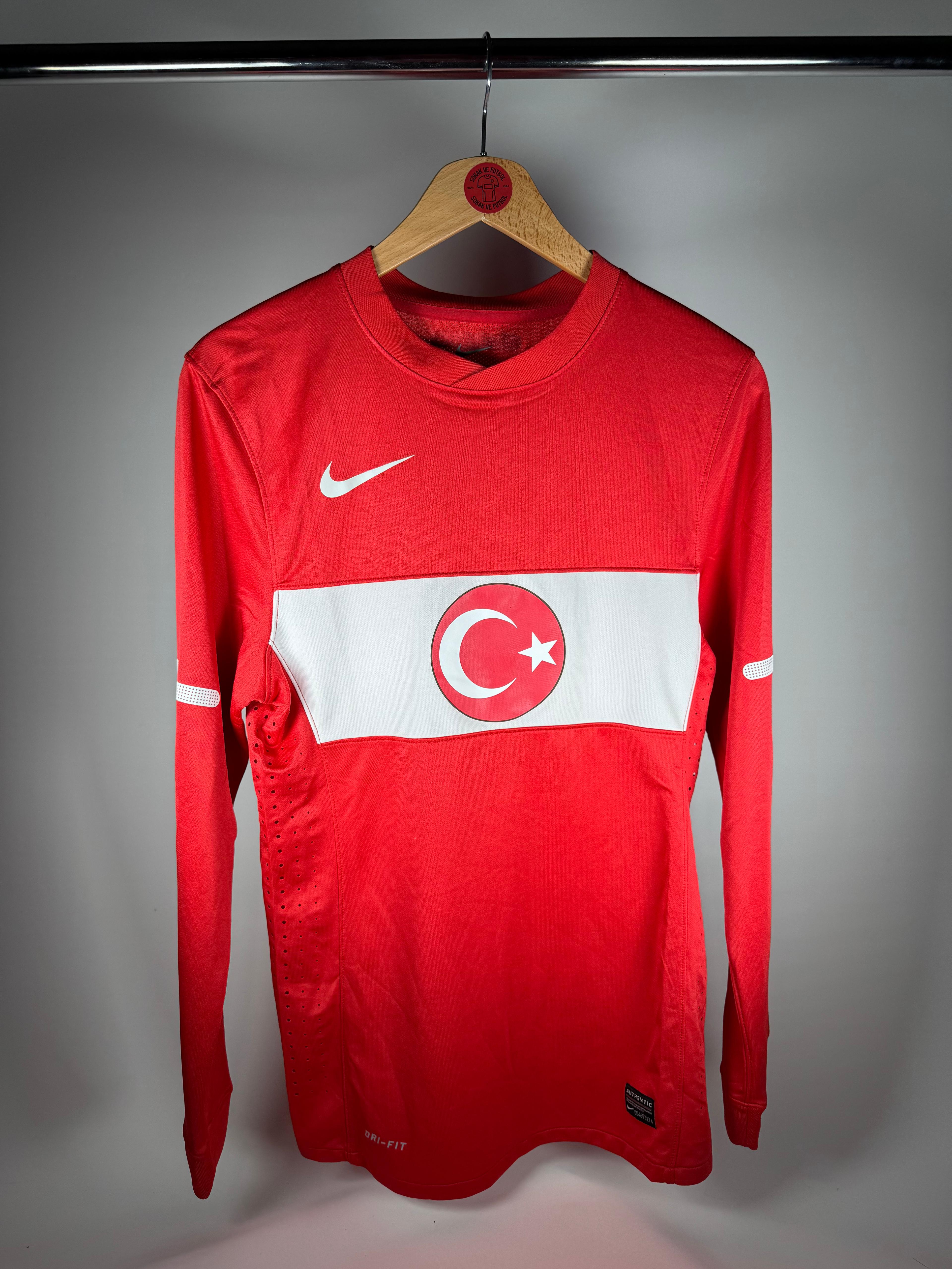 TÜRKİYE A MİLLİ TAKIM 2010 İÇ SAHA - SMALL 