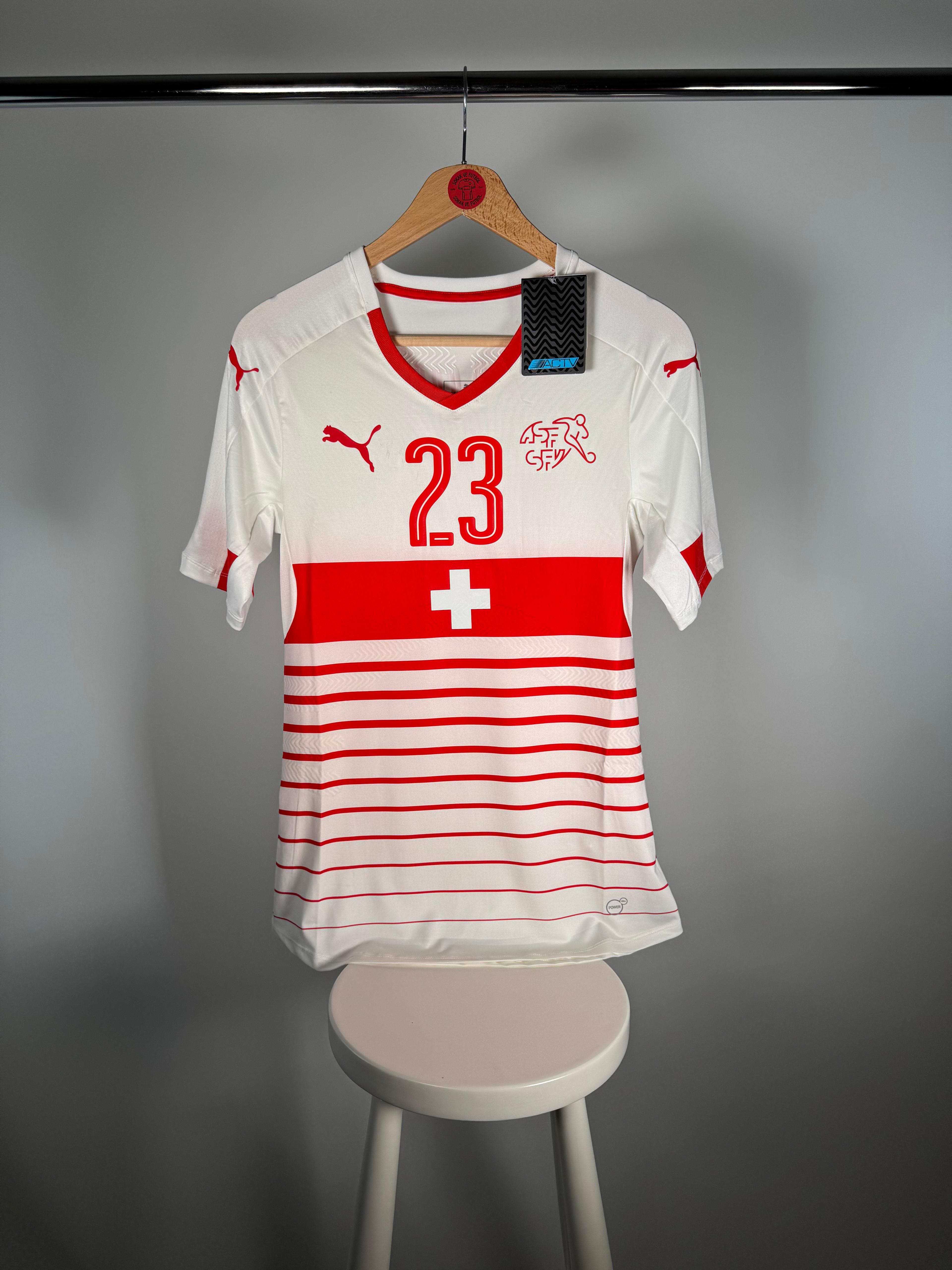 #23 SHAQIRI İSVİÇRE 2016 DIŞ SAHA - MEDIUM