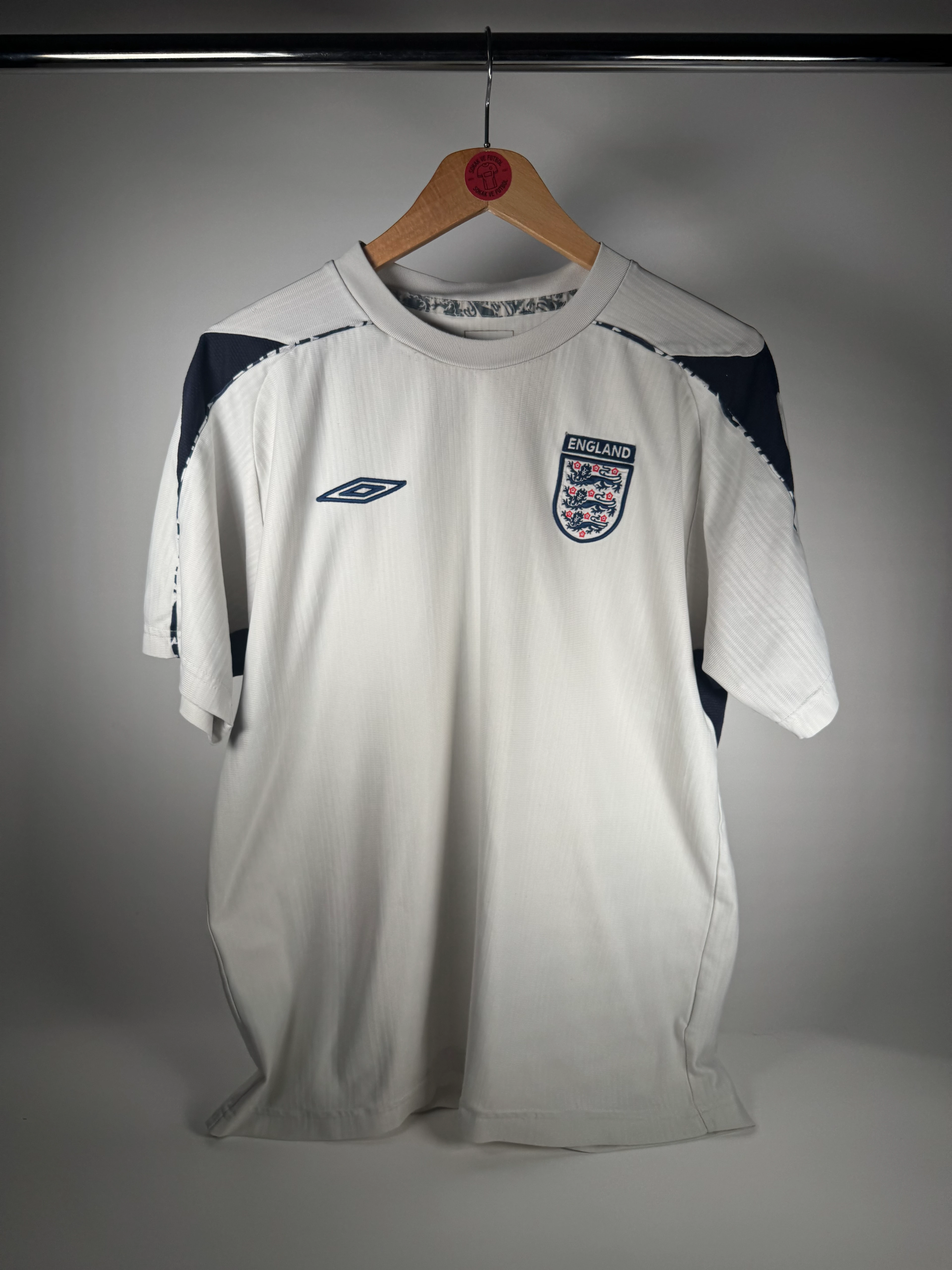 İNGİLTERE 2008 ANTRENMAN FORMASI - LARGE