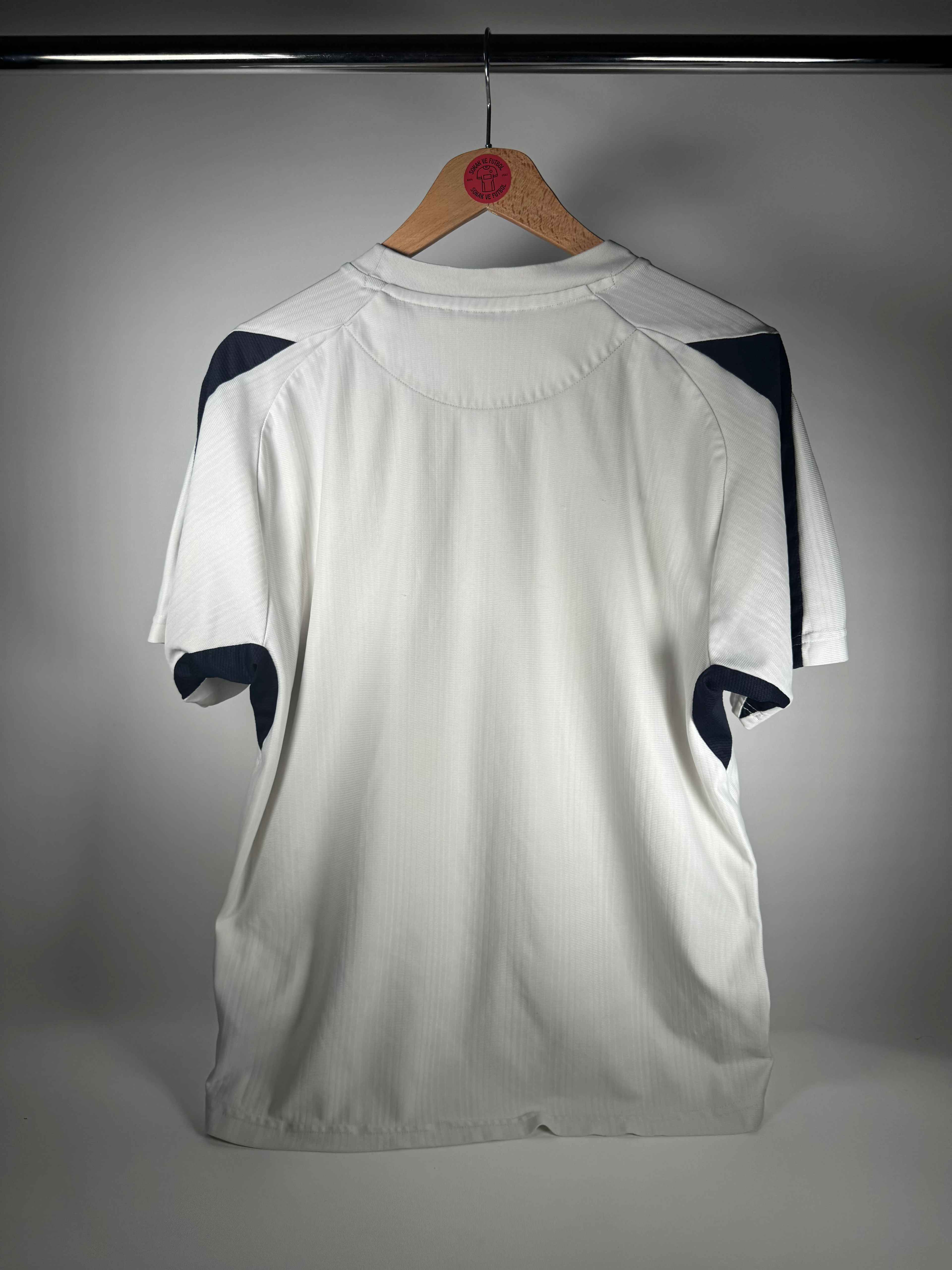 İNGİLTERE 2008 ANTRENMAN FORMASI - LARGE