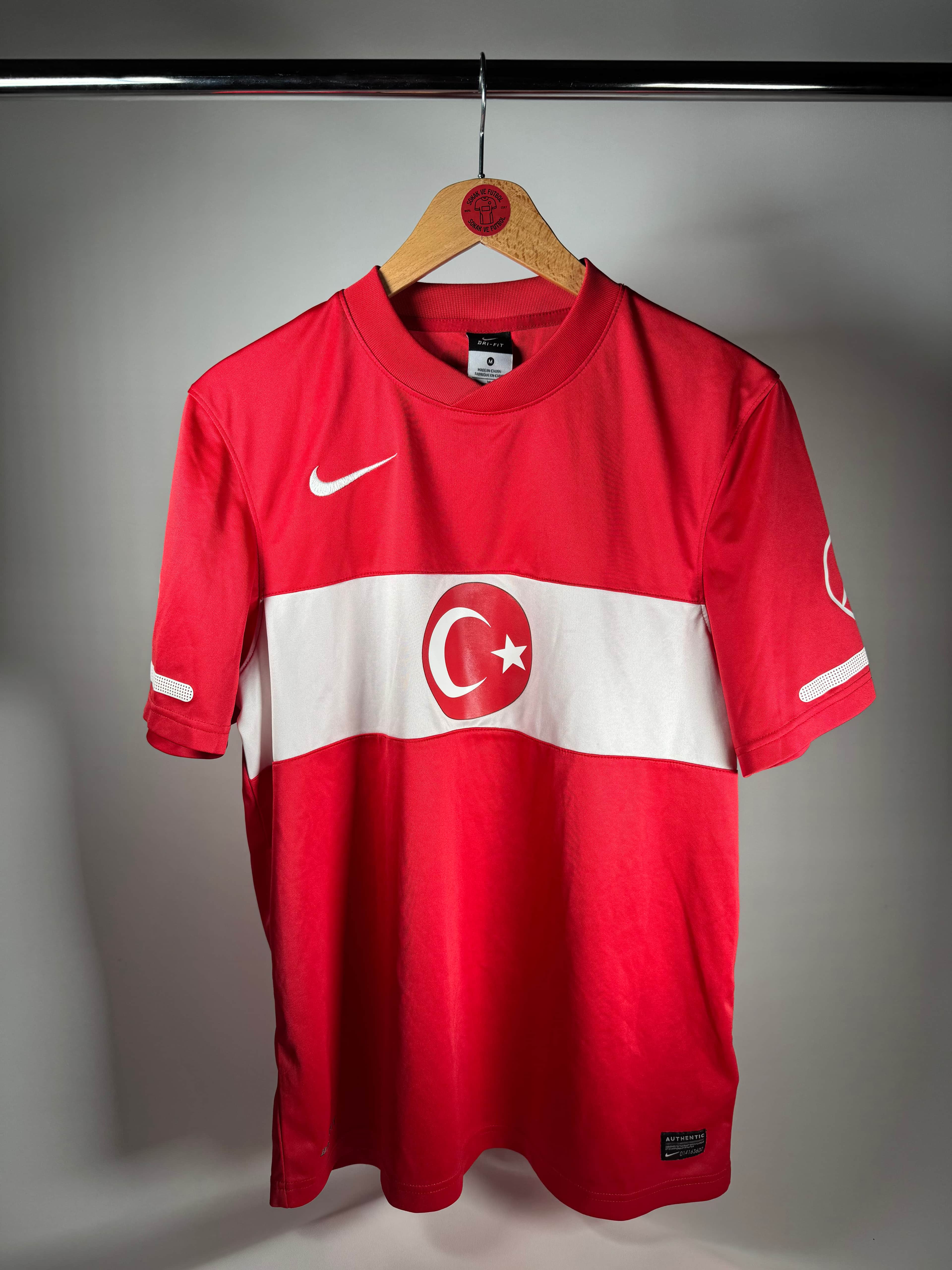 TÜRKİYE A MİLLİ TAKIM 2010 İÇ SAHA - MEDIUM