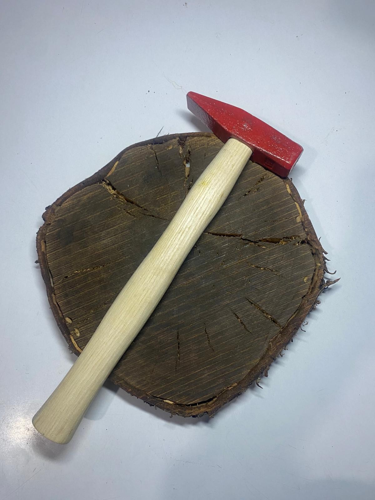 Ahşap Saplı Kırmızı Başlı Çekiç – 300 gr (El Tipi Marangoz Çekici)