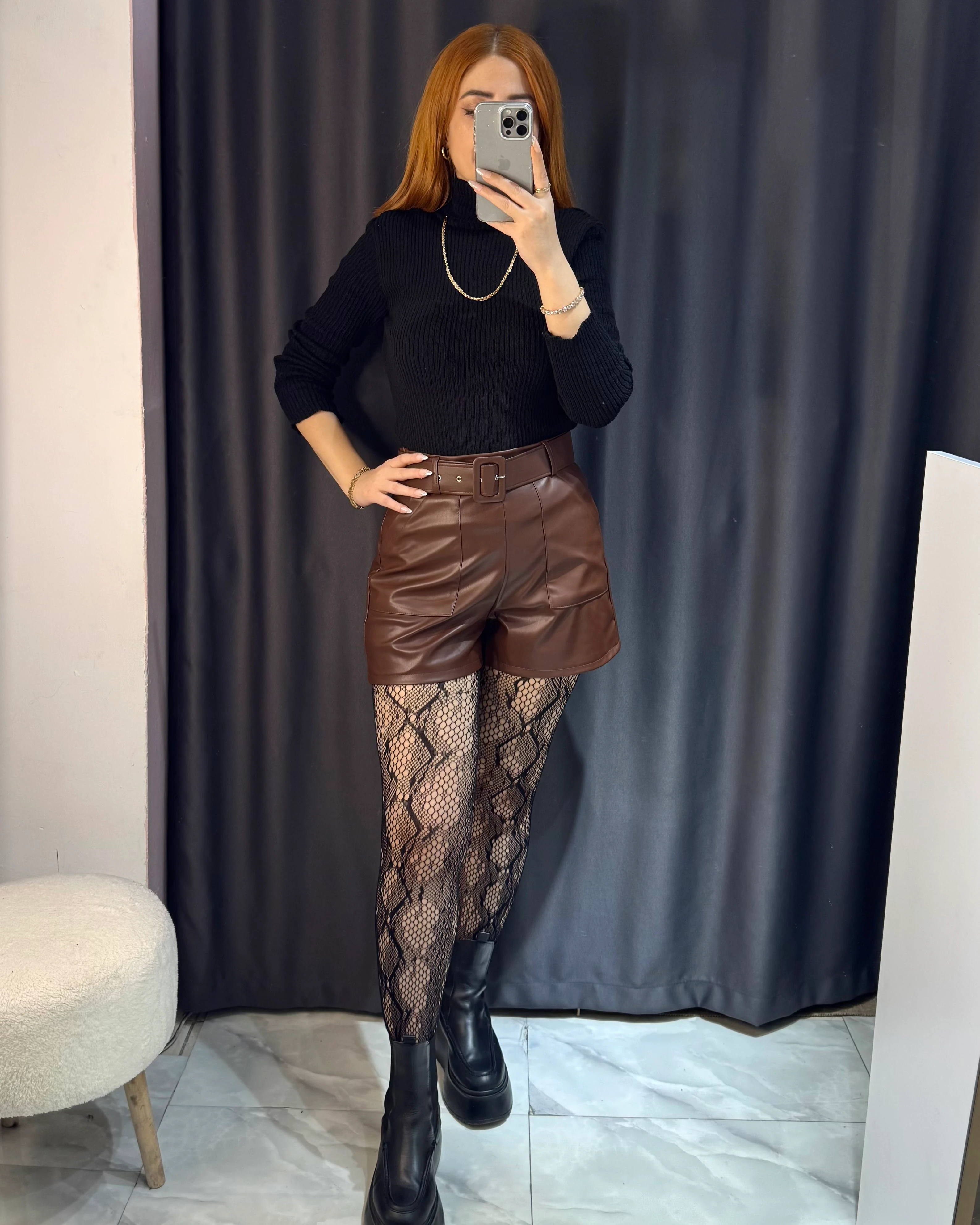 Deri İçi Şardonlu Kemerli Şort