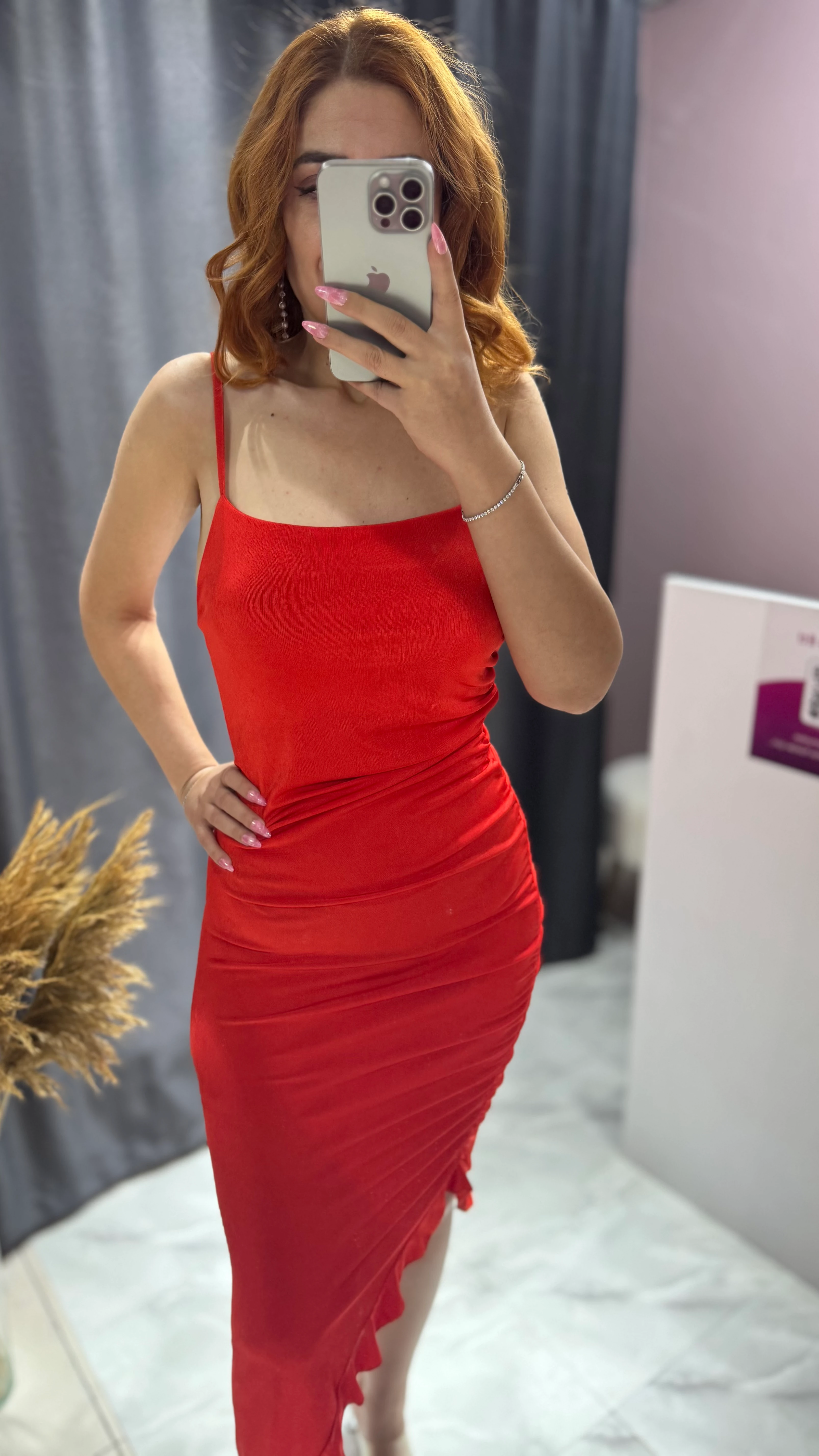 Büzgü Detaylı Askılı Saten Görünümlü Elbise