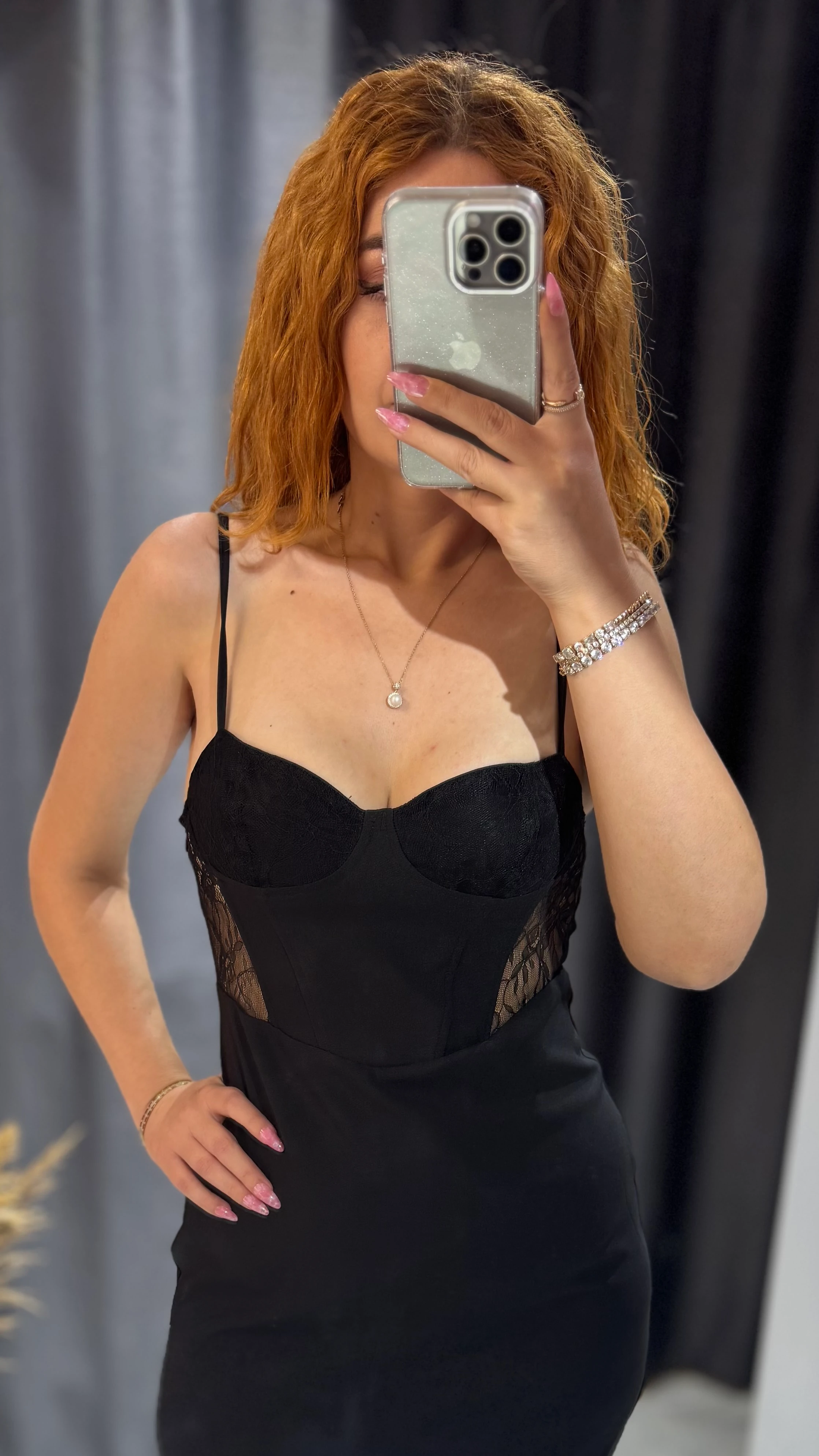 Siyah Dantel Detaylı Midi Elbise