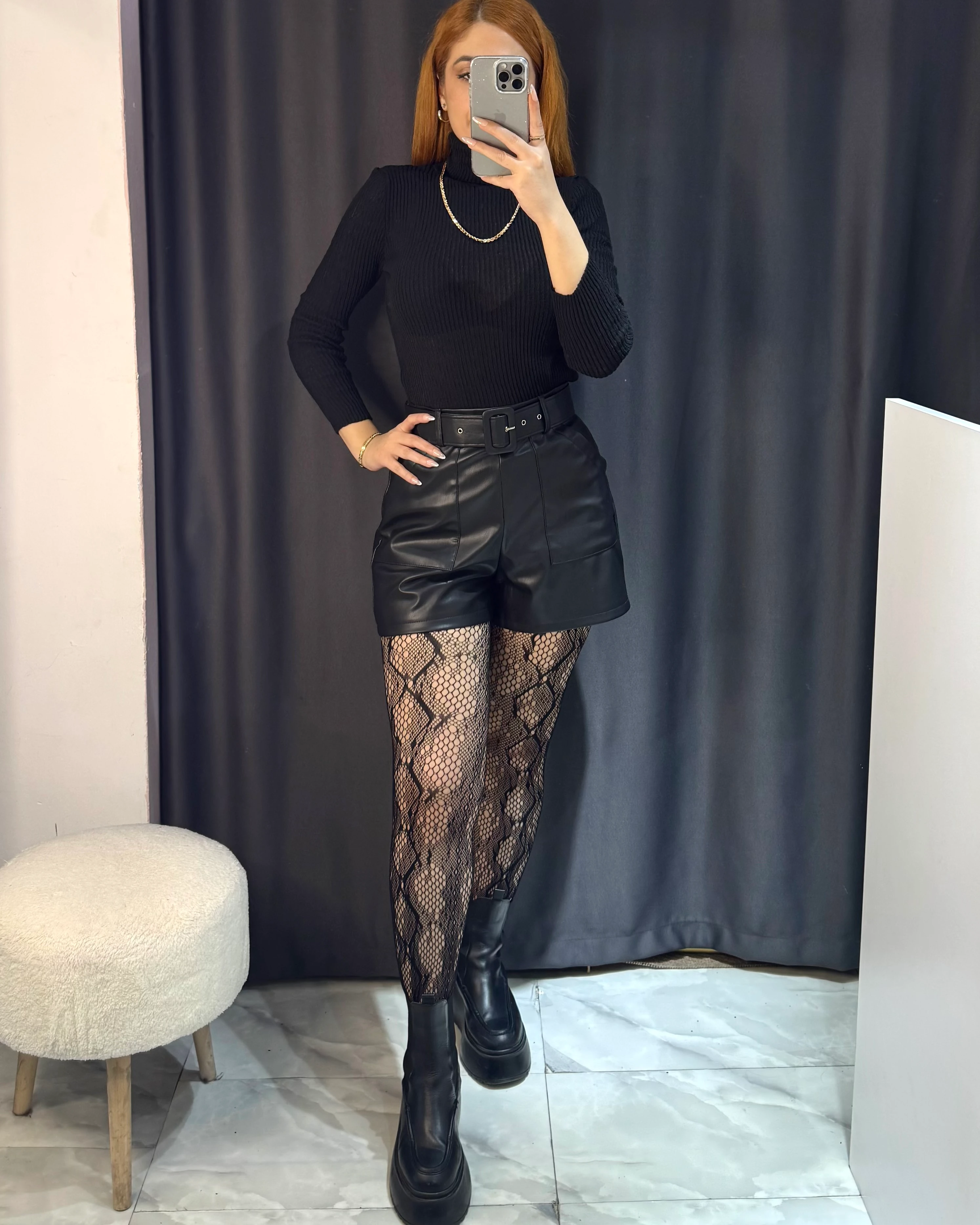 Deri İçi Şardonlu Kemerli Şort - siyah