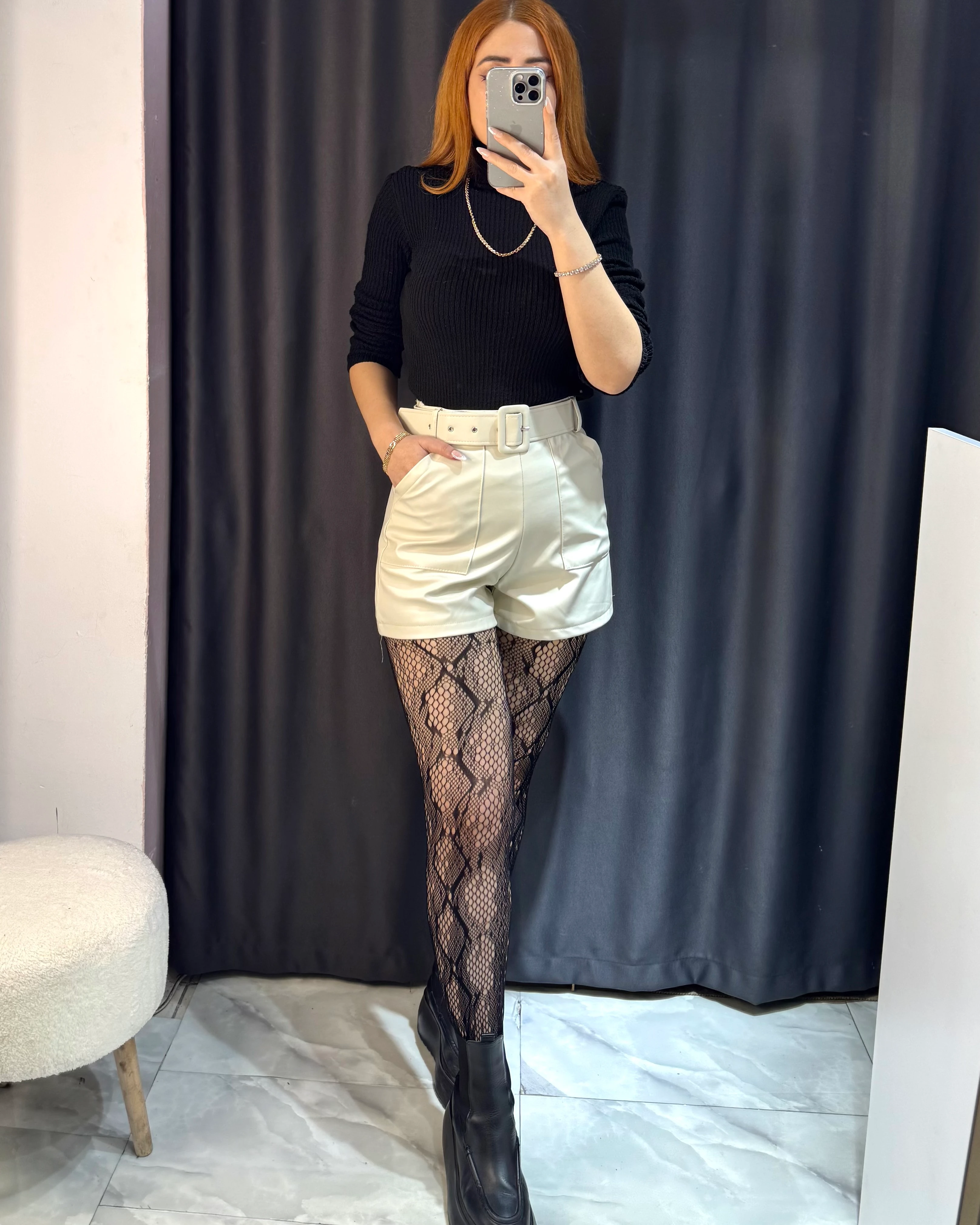 Deri İçi Şardonlu Kemerli Şort - bej