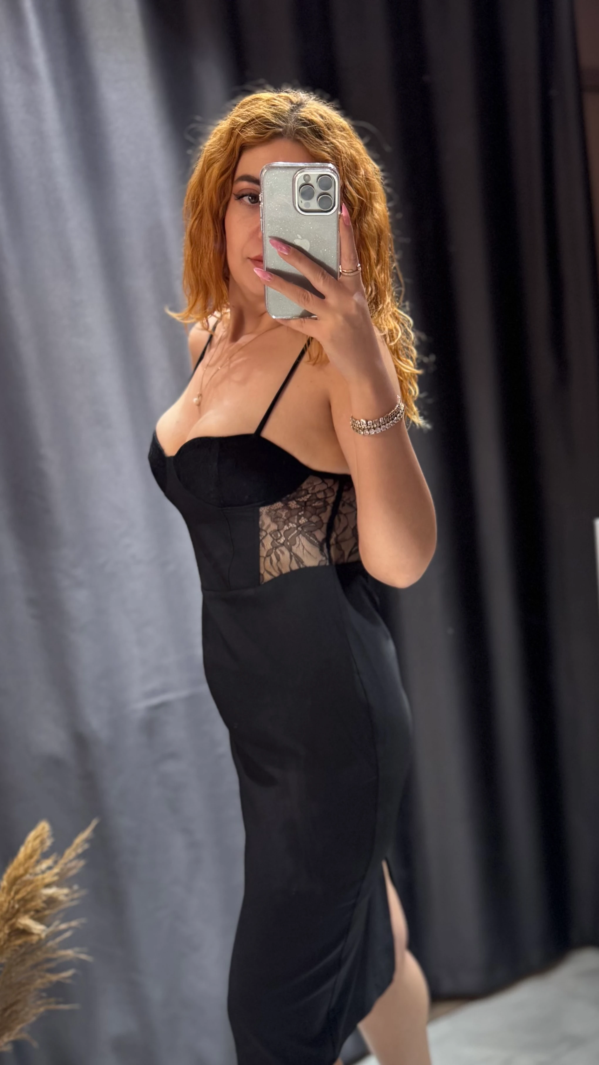 Siyah Dantel Detaylı Midi Elbise