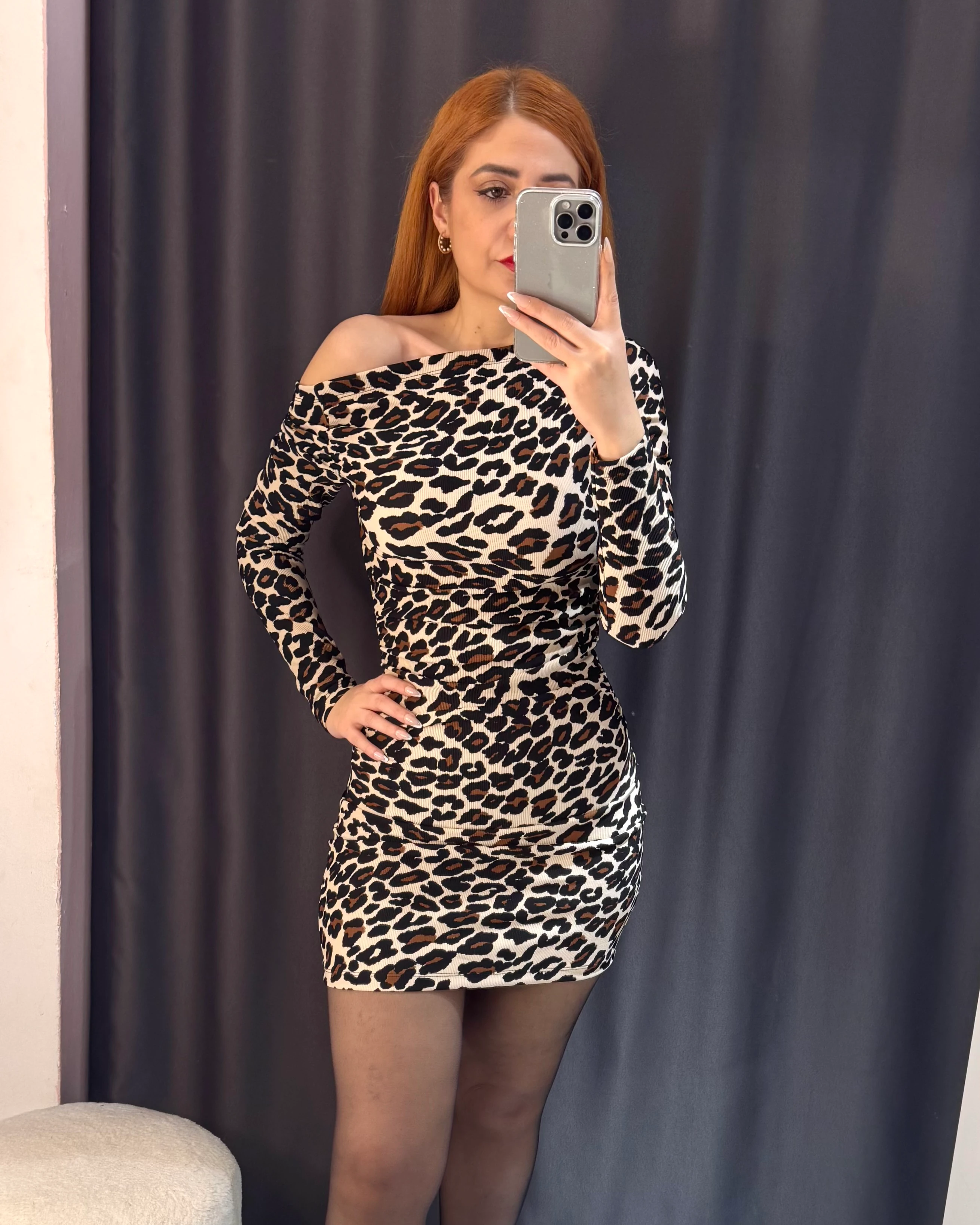 Leopar Drapeli Omuz Açık Mini Elbise