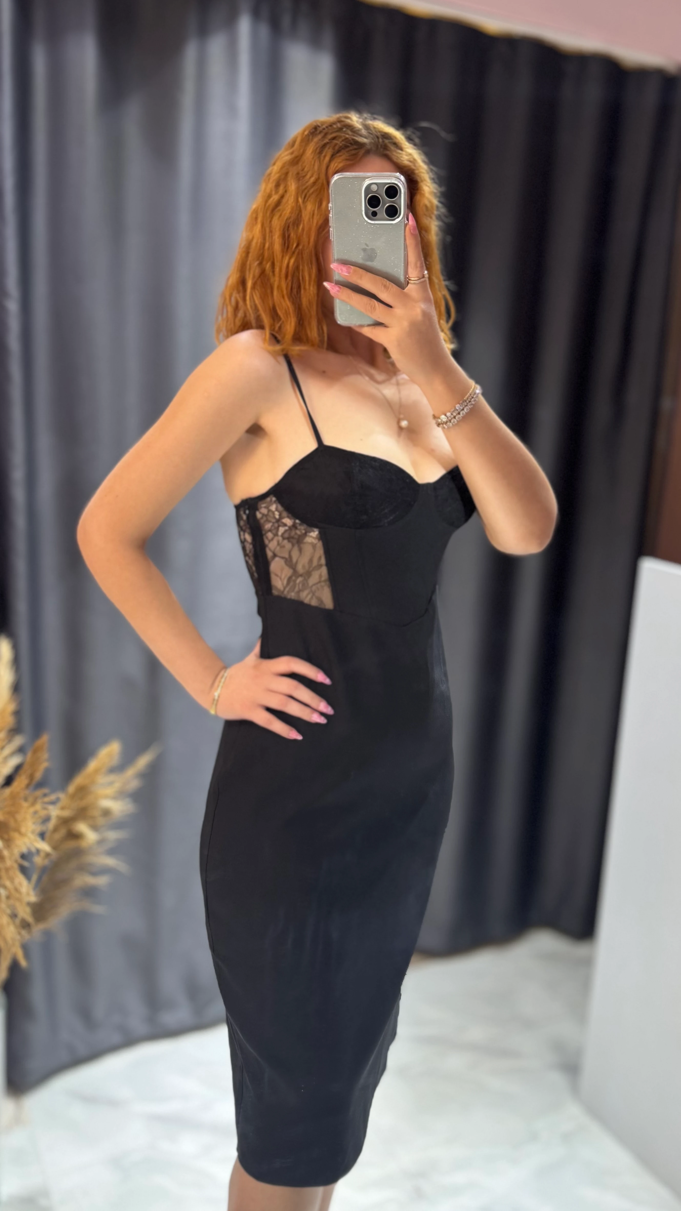 Siyah Dantel Detaylı Midi Elbise