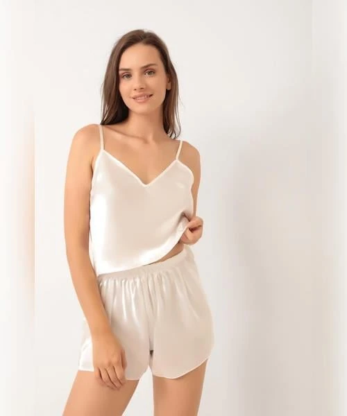 Beyaz Saten Şortlu Takım