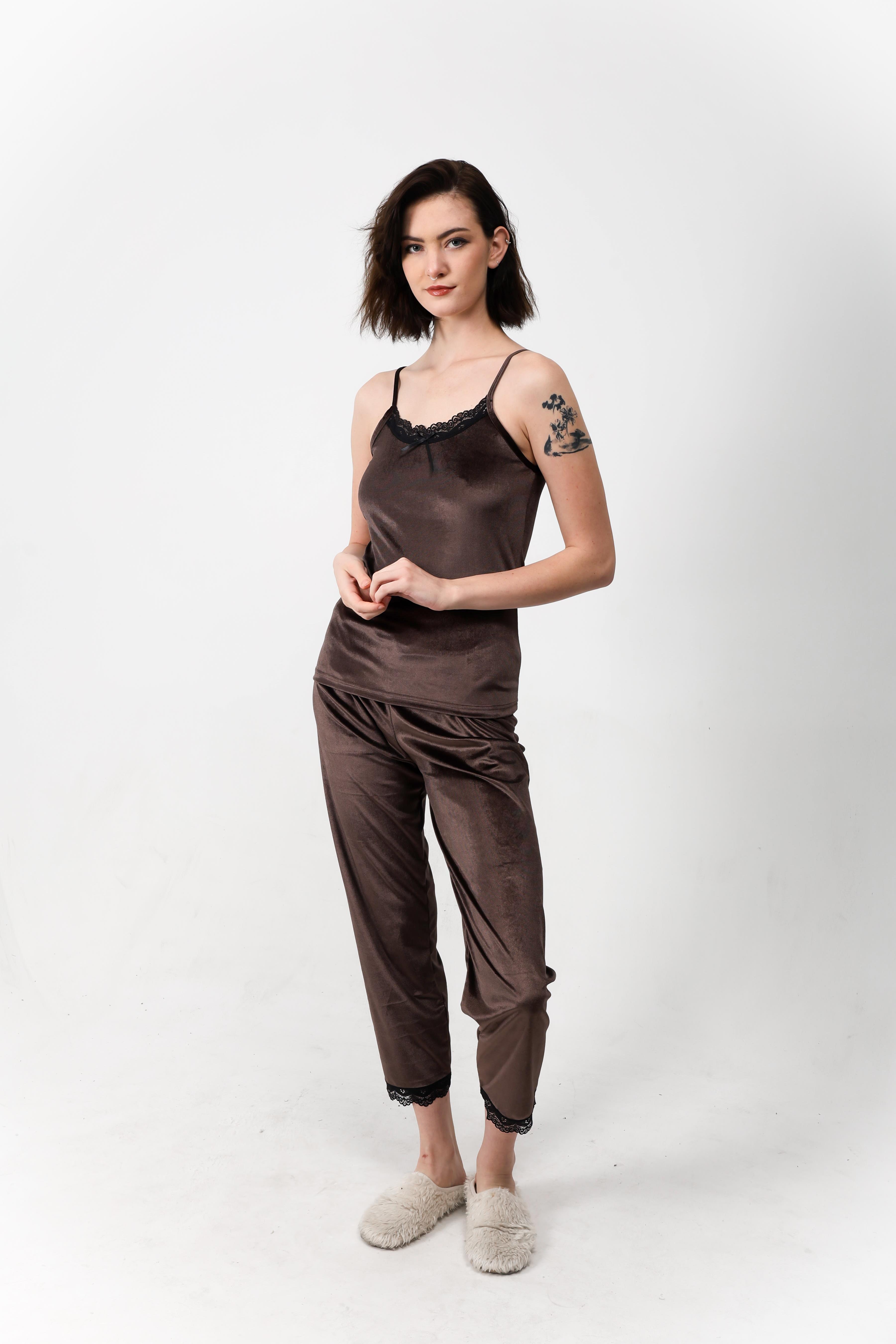 Kahverengi kadife pijama takımı
