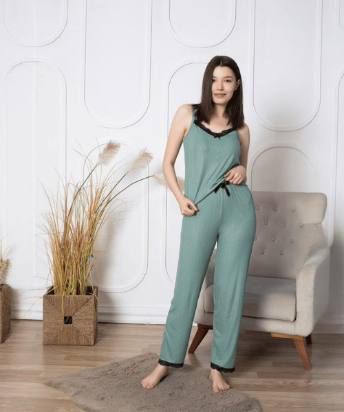 Su yeşili askılı pijama takımı