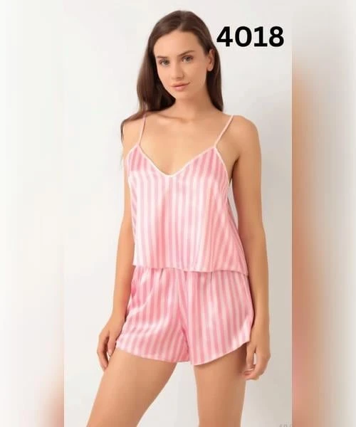 Pembe çizgili saten şortlu takım